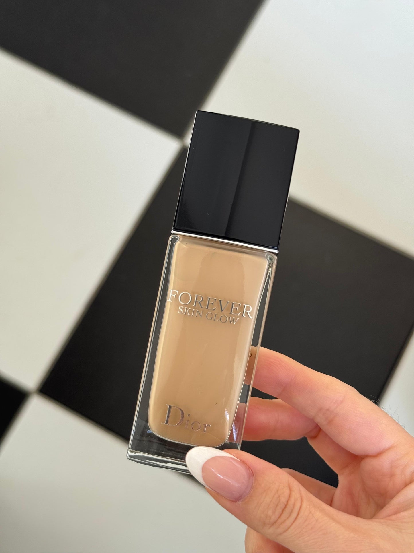 DIOR Forever Skin Glow
Clean Radiant Foundation - 24h Wear and Hydration