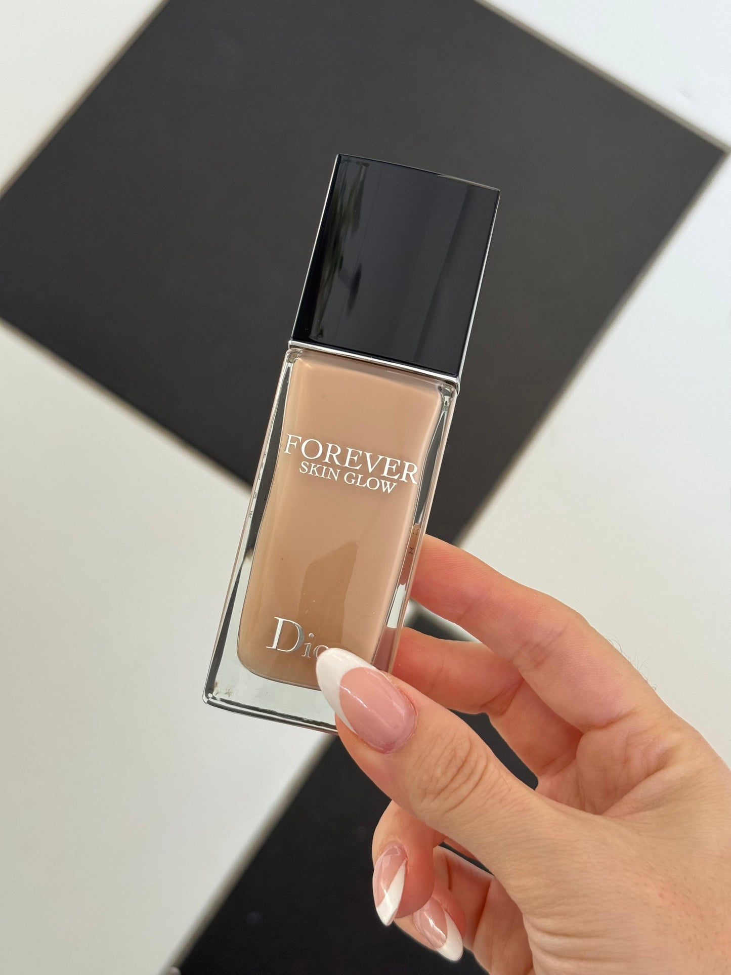 DIOR Forever Skin Glow
Clean Radiant Foundation - 24h Wear and Hydration