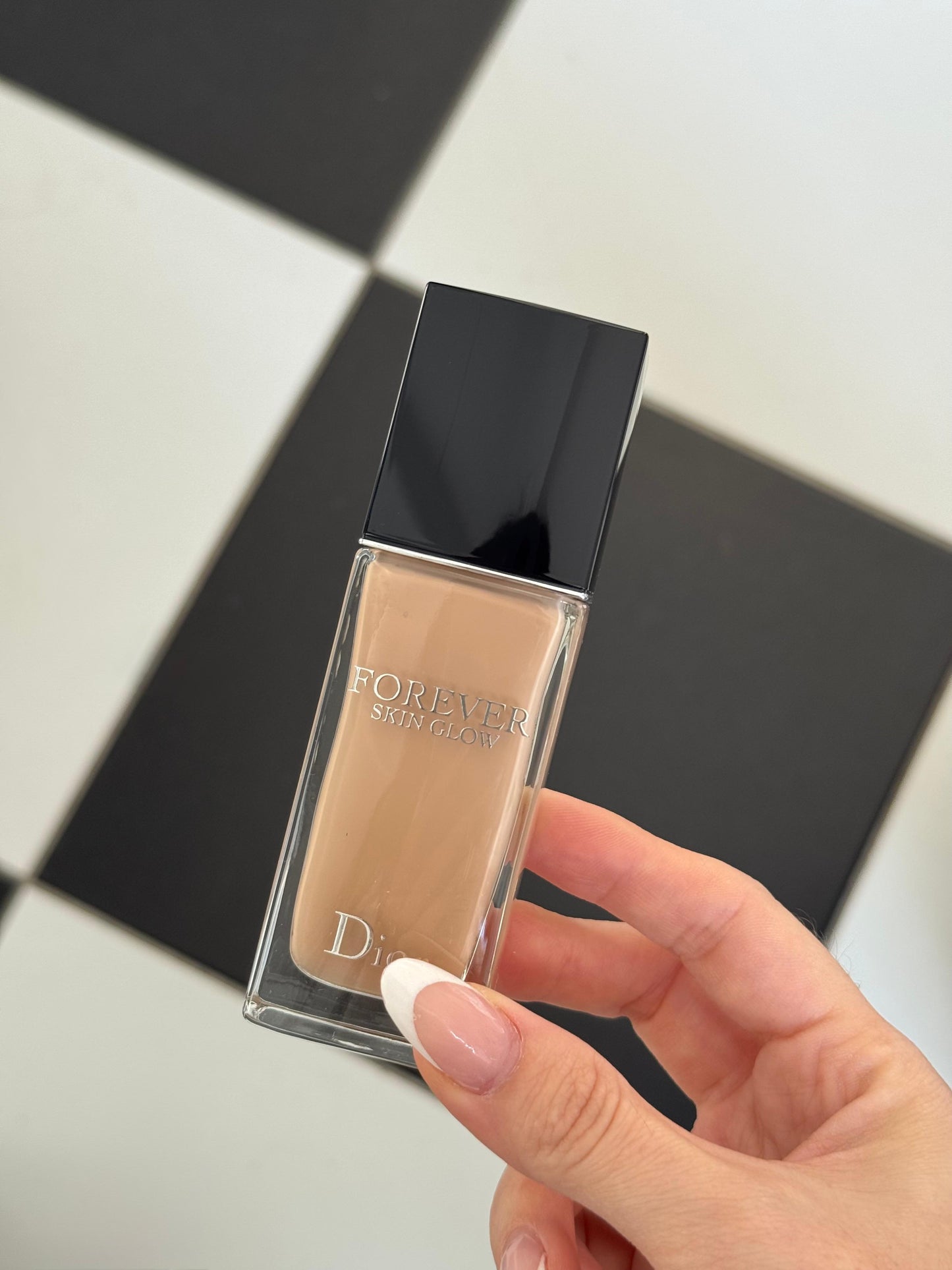 DIOR Forever Skin Glow
Clean Radiant Foundation - 24h Wear and Hydration