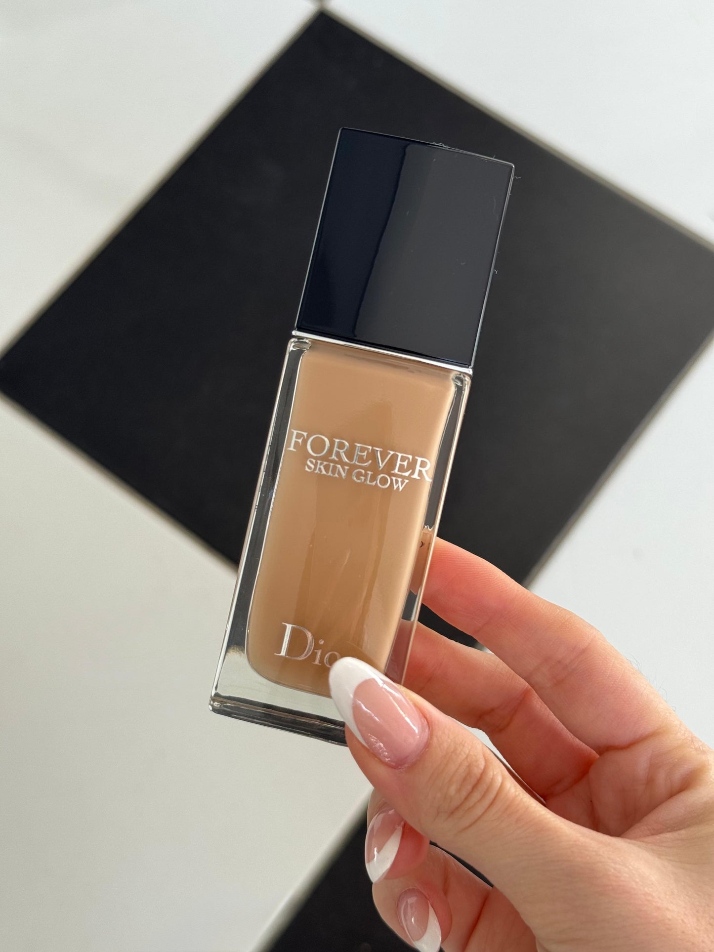 DIOR Forever Skin Glow
Clean Radiant Foundation - 24h Wear and Hydration