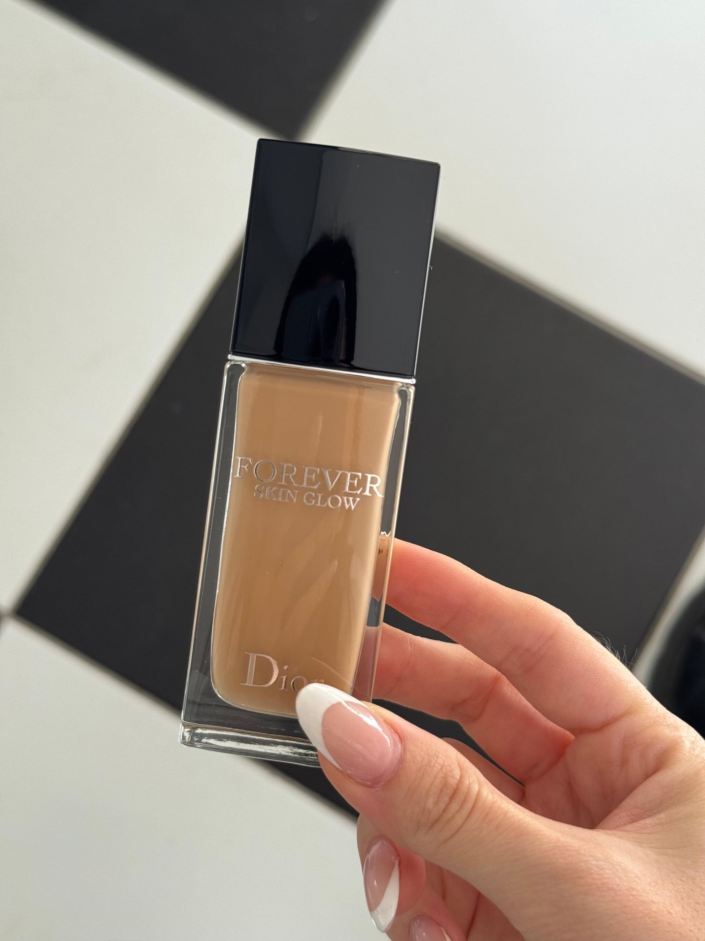 DIOR Forever Skin Glow
Clean Radiant Foundation - 24h Wear and Hydration