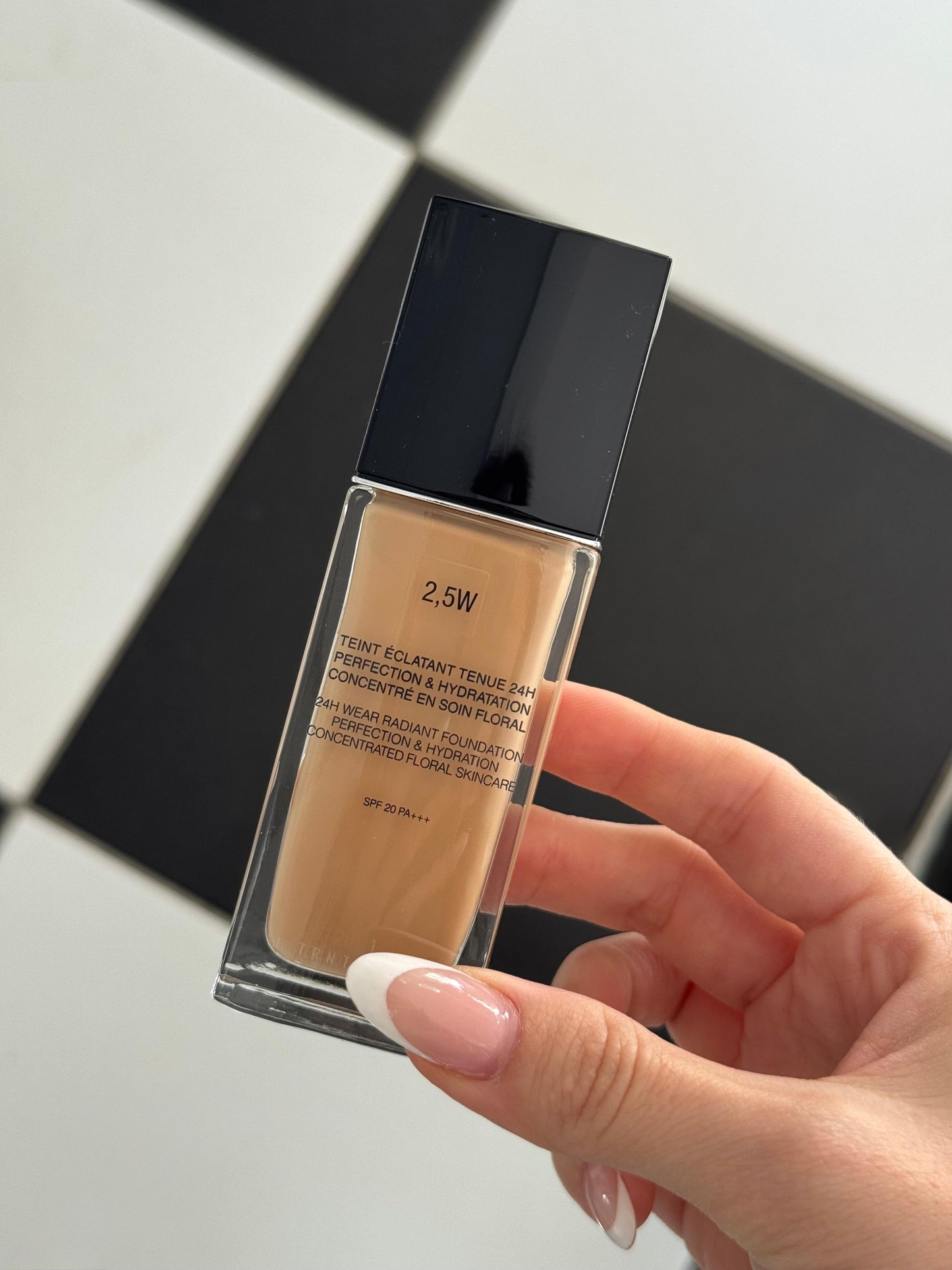 DIOR Forever Skin Glow
Clean Radiant Foundation - 24h Wear and Hydration