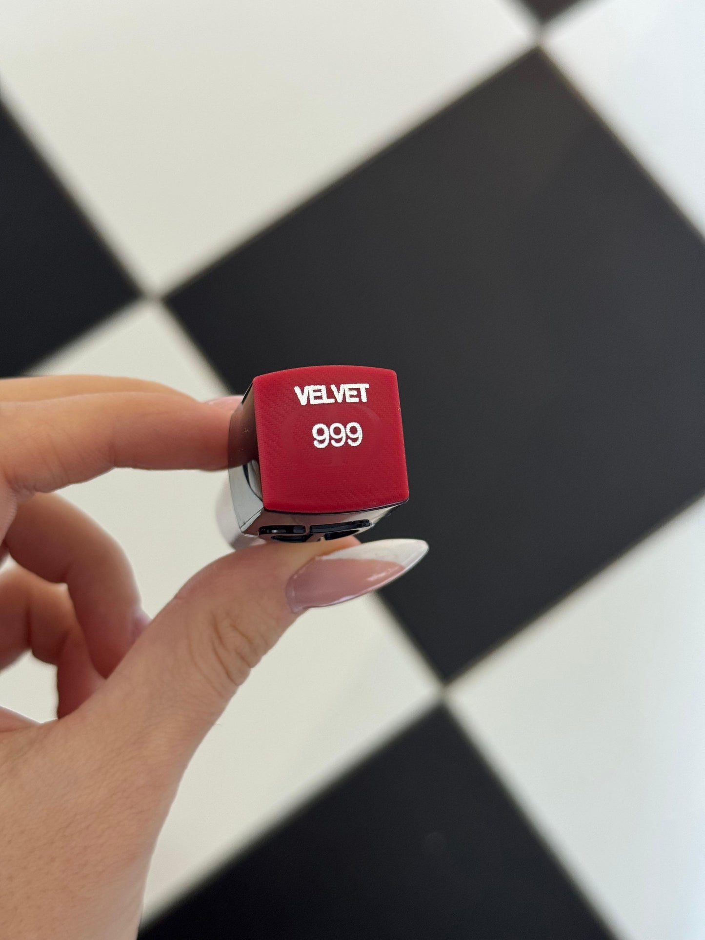 DIOR Rouge Dior (999) - Limited Edition
Couture Color Lipstick - Hydrating and Longwearing