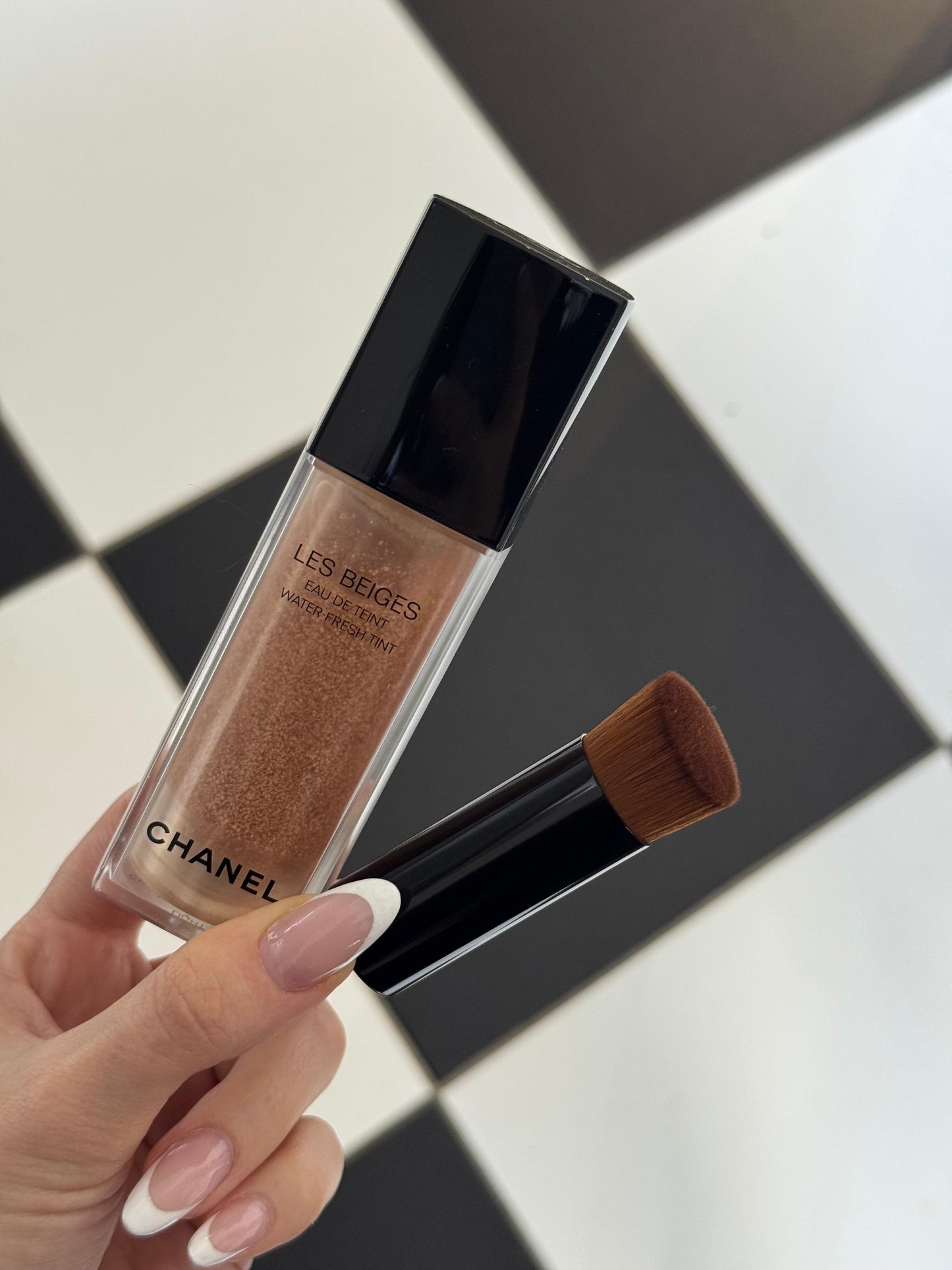 CHANEL Les Beiges
Water-Fresh Tint - Light