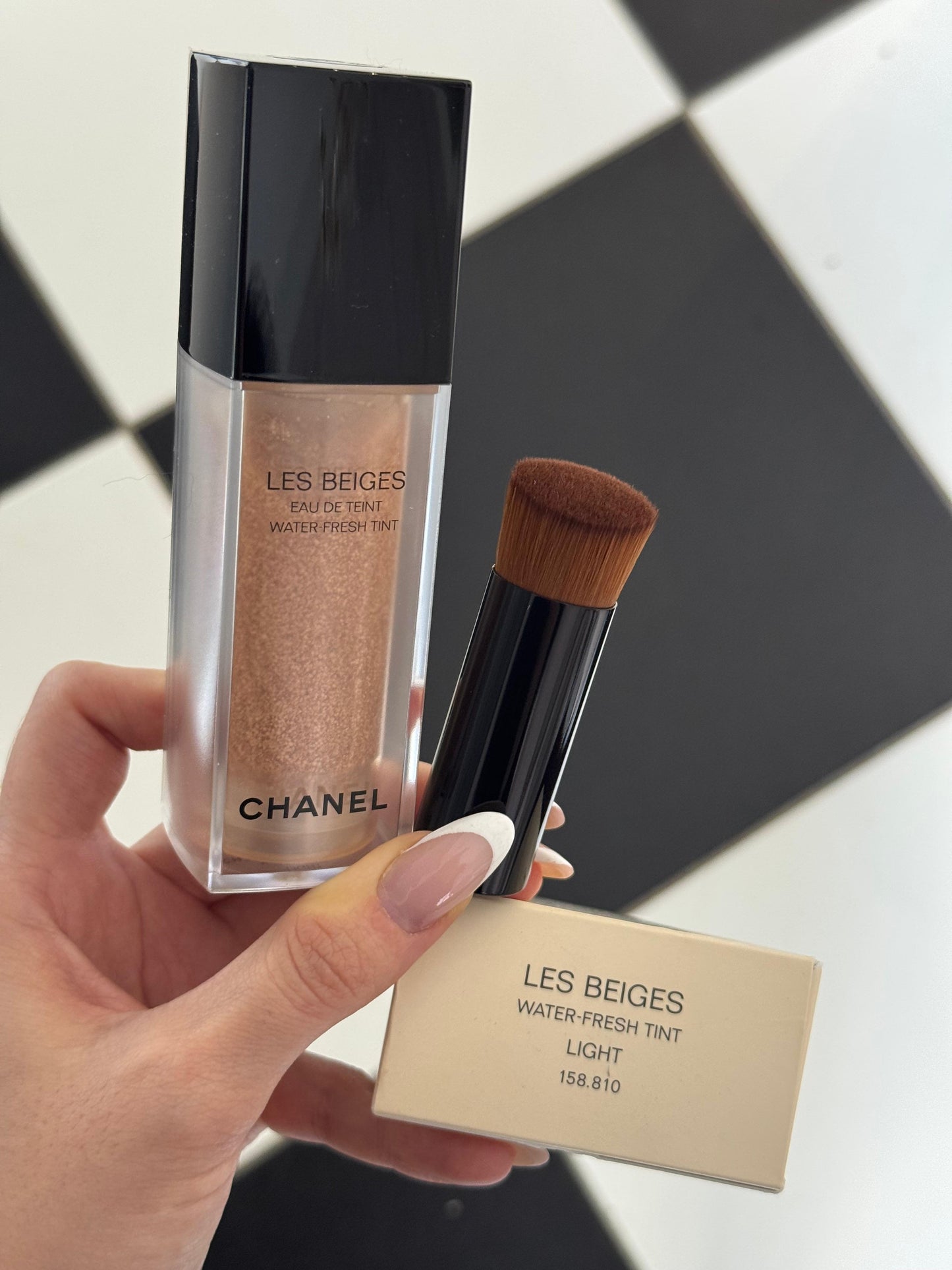 CHANEL Les Beiges
Water-Fresh Tint - Light