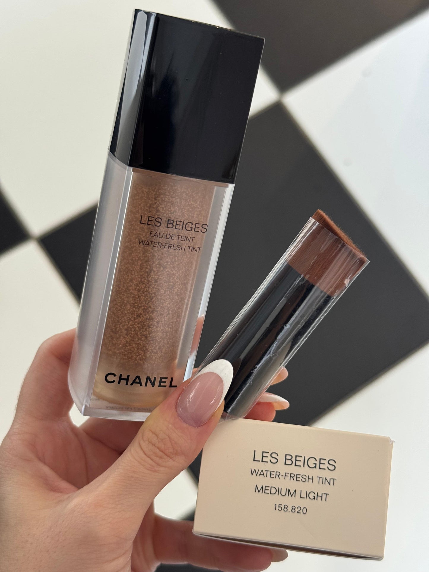 CHANEL Les Beiges
Water-Fresh Tint - Medium Light