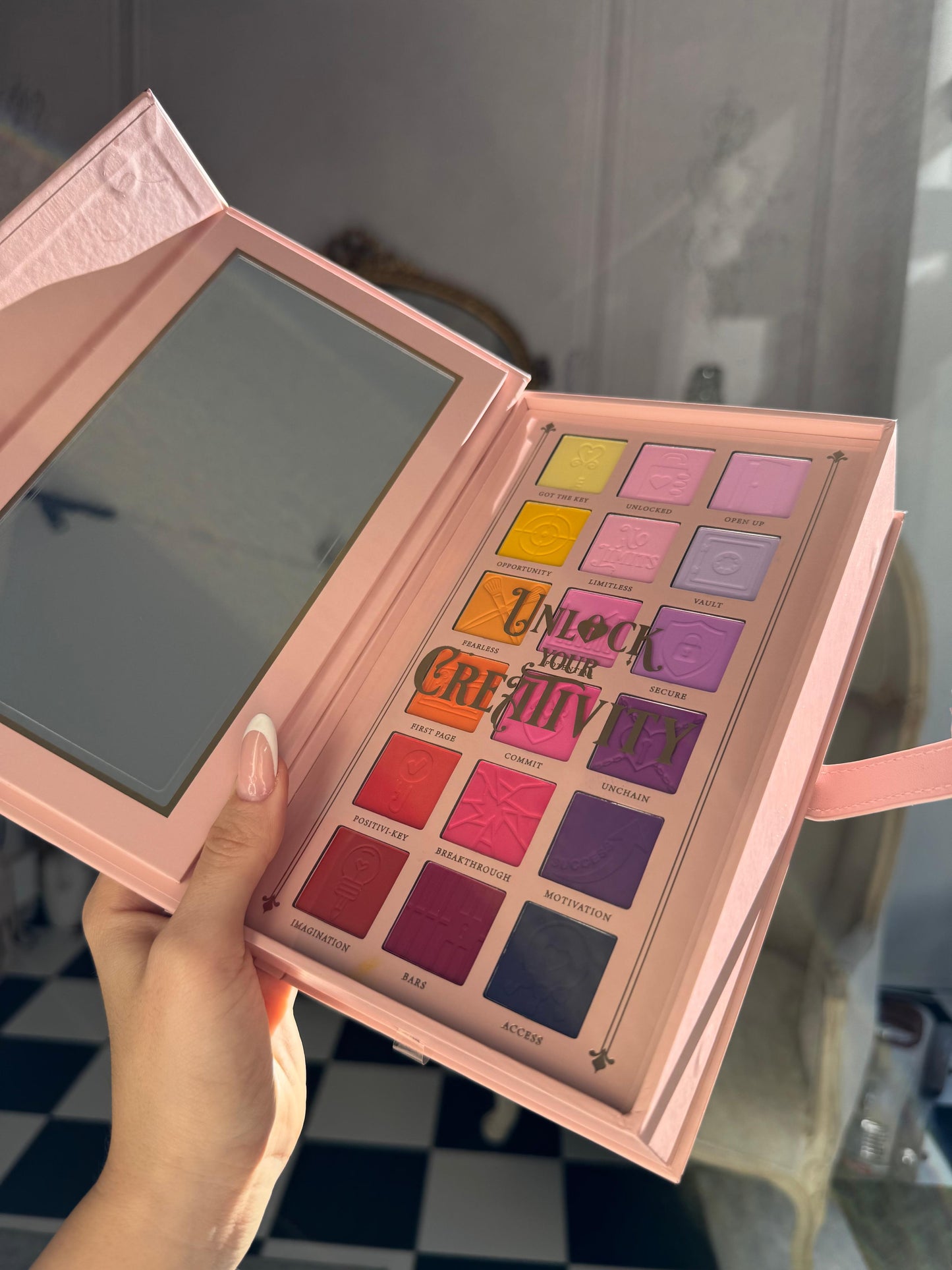 PLOUISE Unlock Your Creativity Pressed Pigment Eyeshadow Palette (36 colours)