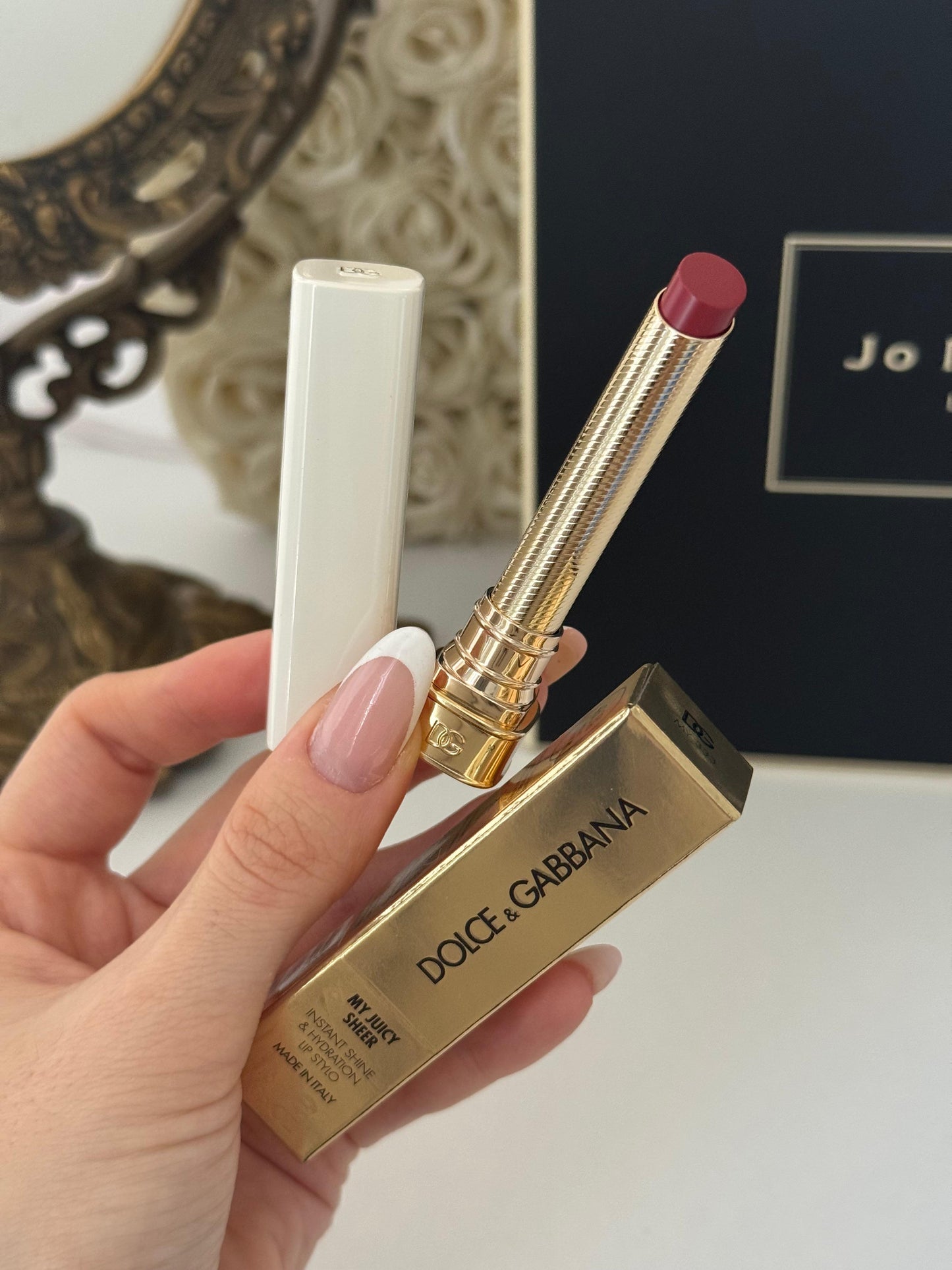 DOLCE&GABBANA My Juicy Sheer Lipstick - My 333
Instant Shine & Hydration Lip Stylo