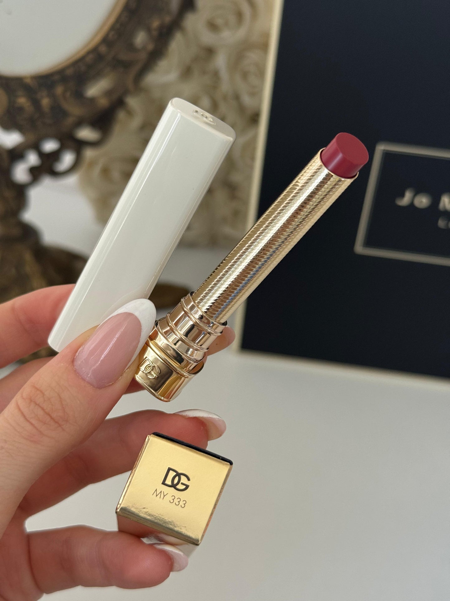 DOLCE&GABBANA My Juicy Sheer Lipstick - My 333
Instant Shine & Hydration Lip Stylo