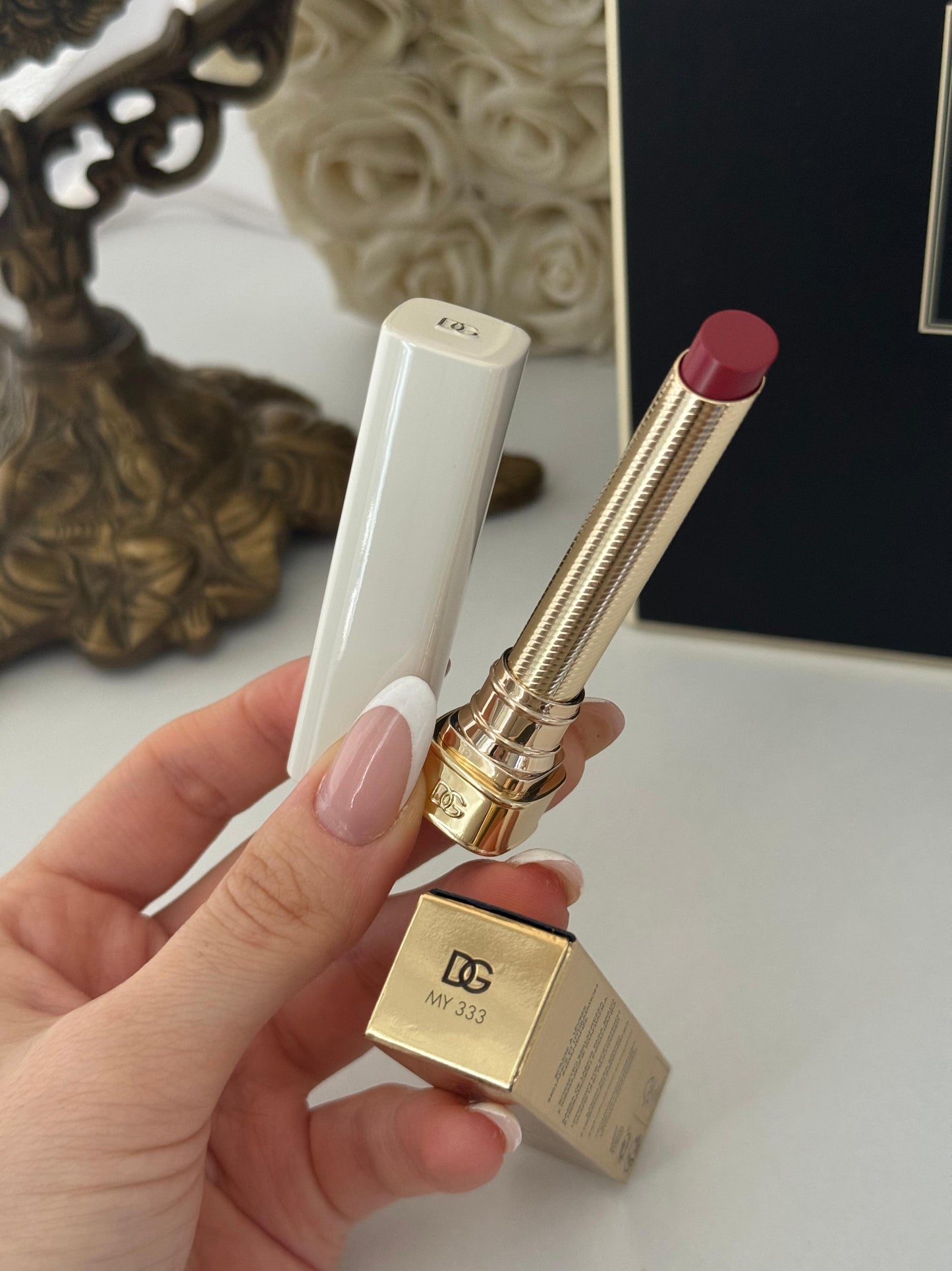 DOLCE&GABBANA My Juicy Sheer Lipstick - My 333
Instant Shine & Hydration Lip Stylo