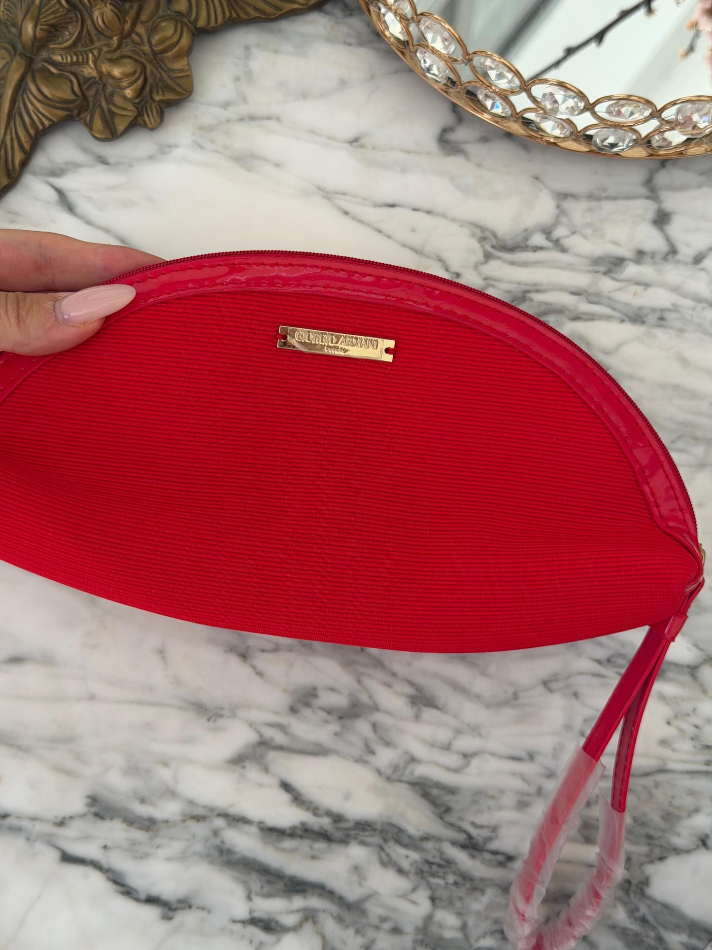 ARMANI
Beauty Red Classic Pouch Gift