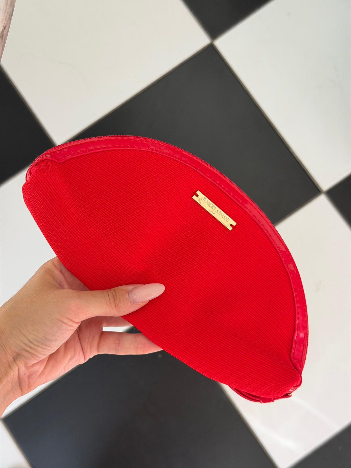 ARMANI
Beauty Red Classic Pouch Gift