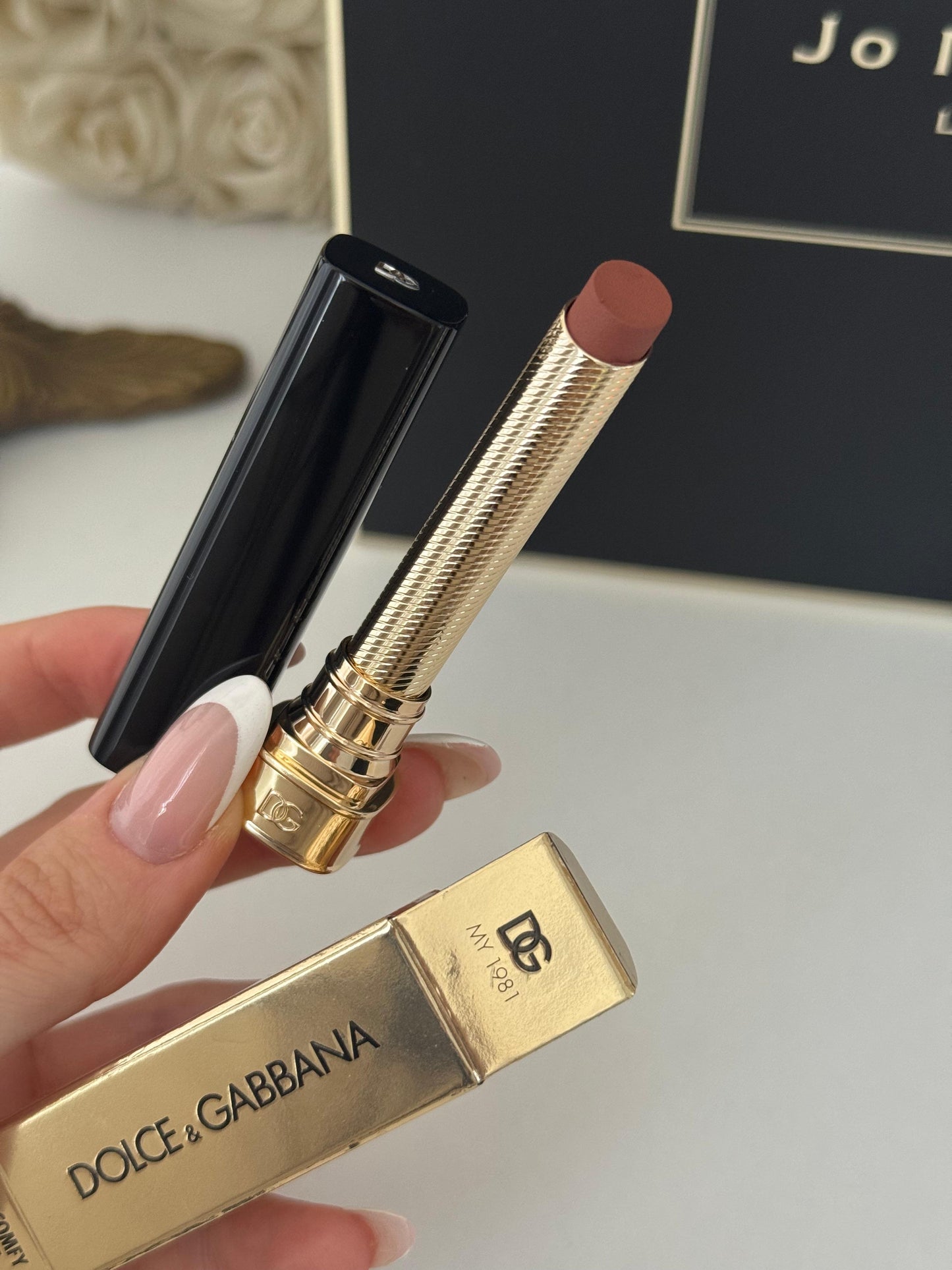DOLCE&GABBANA My Comfy Matte Lipstick - My 1981
Instant Rich Color & Hydration Lip Stylo