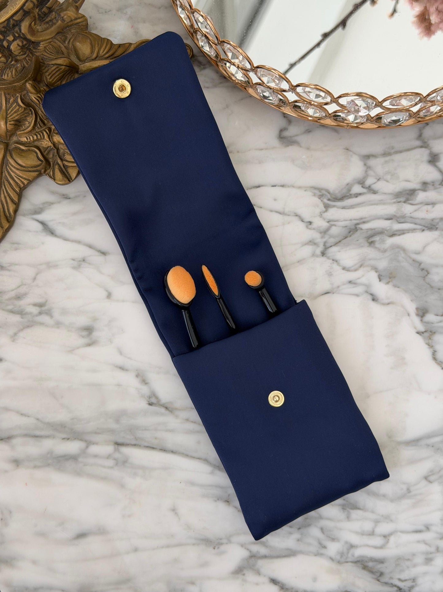 ESTEE LAUDER
Mini Brush Blue Pouch Gift Set
