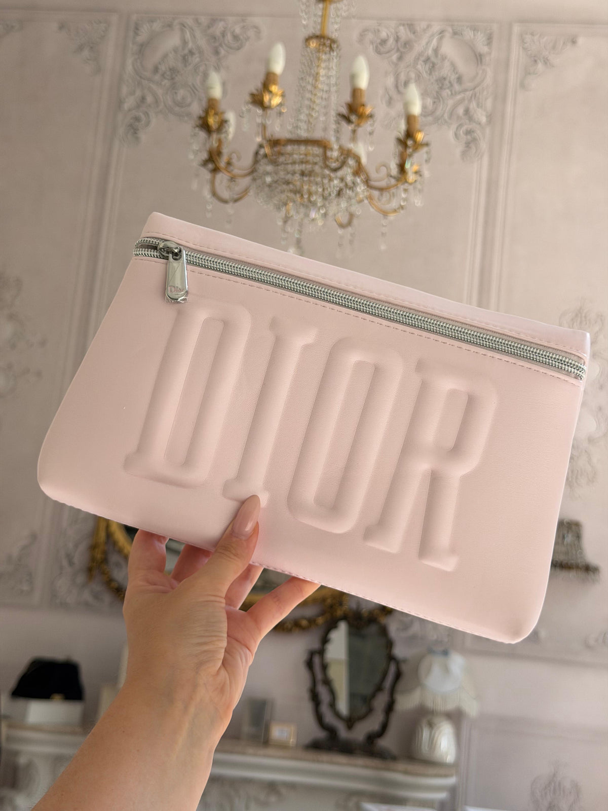 DIOR
Beauty Light Pink Pouch Gift