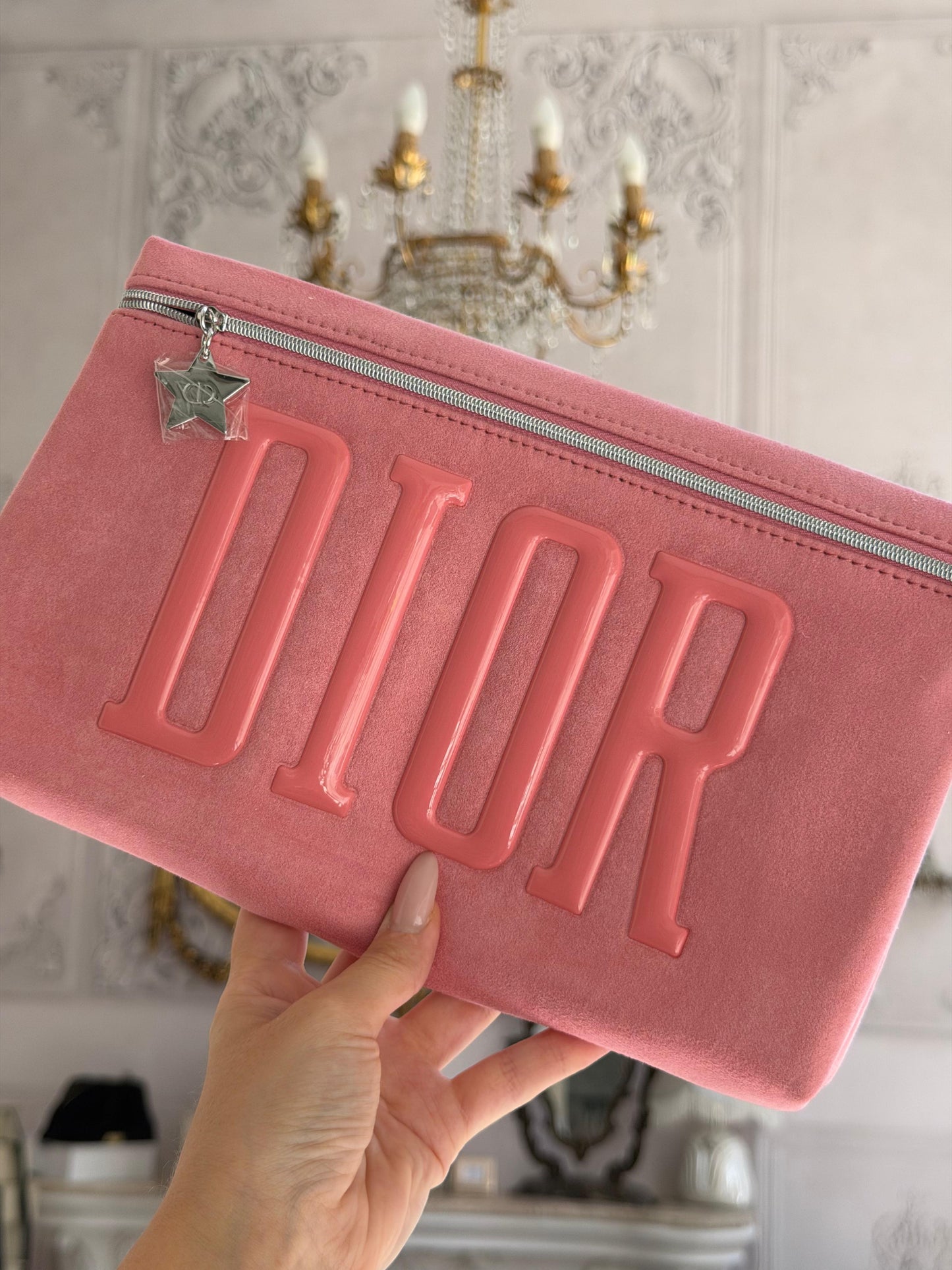 DIOR
Beauty Pink Pouch Gift