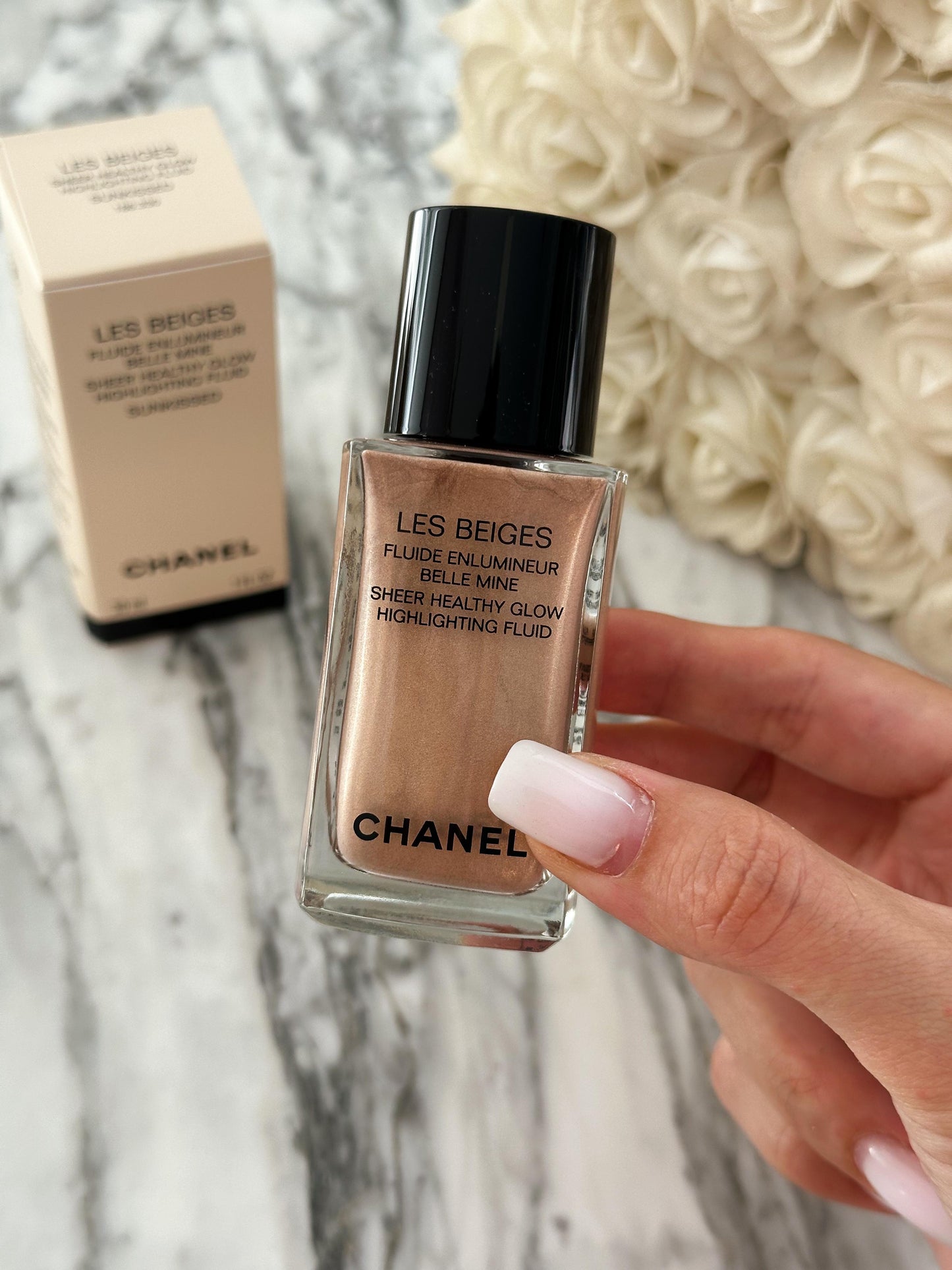 CHANEL Les Beiges
Sheer Healthy Glow Highlighting Fluid