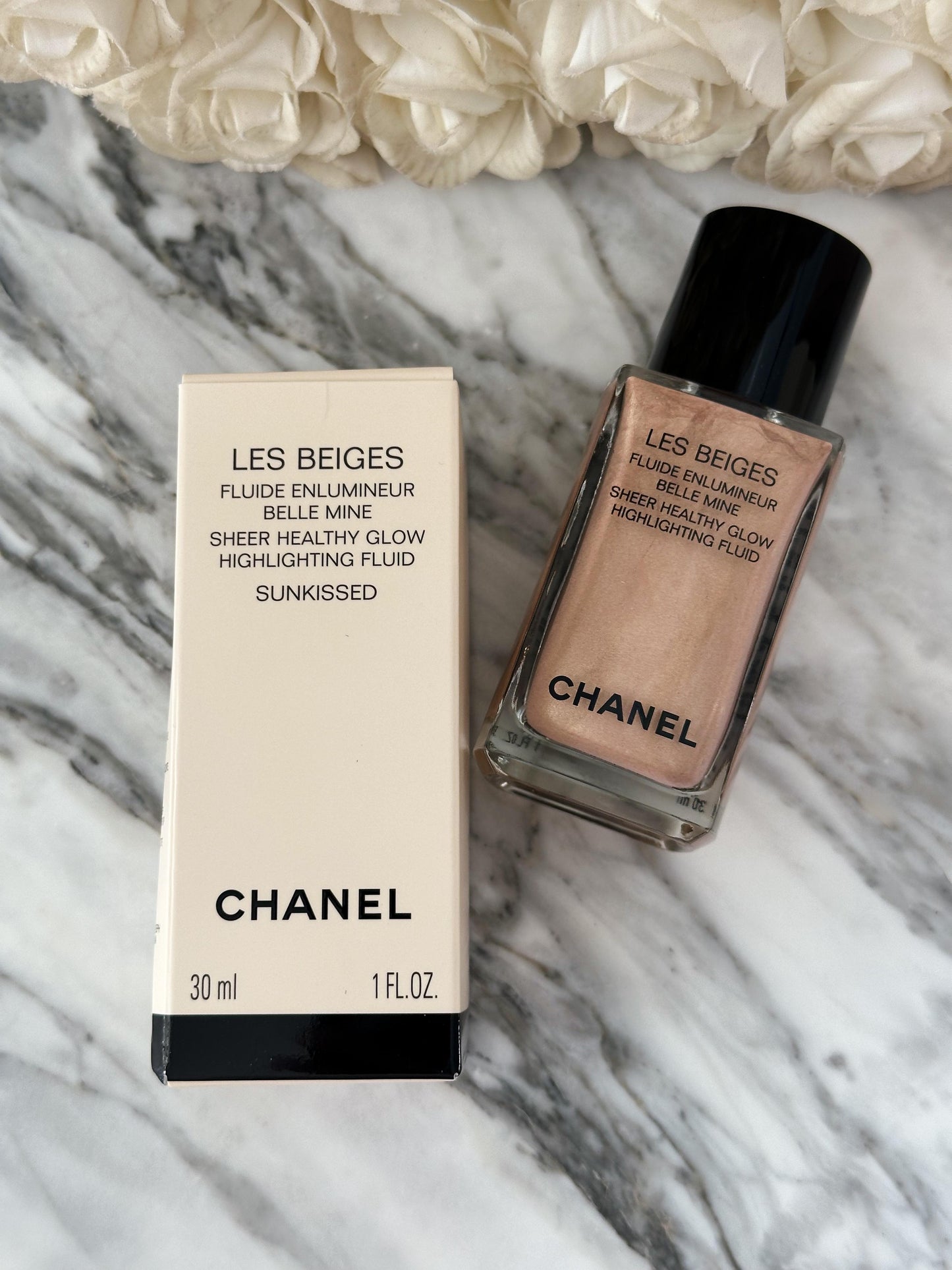 CHANEL Les Beiges
Sheer Healthy Glow Highlighting Fluid