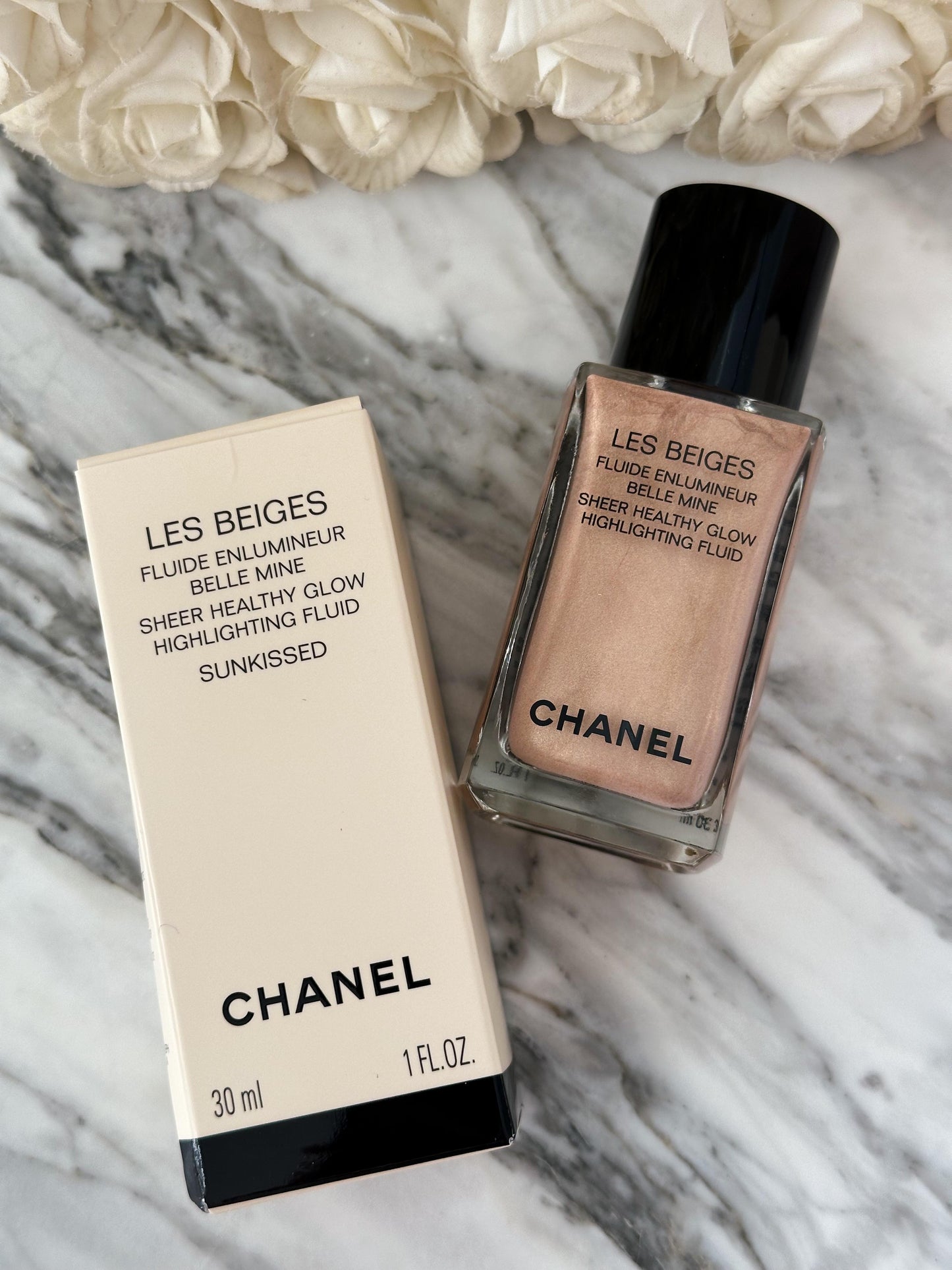 CHANEL Les Beiges
Sheer Healthy Glow Highlighting Fluid