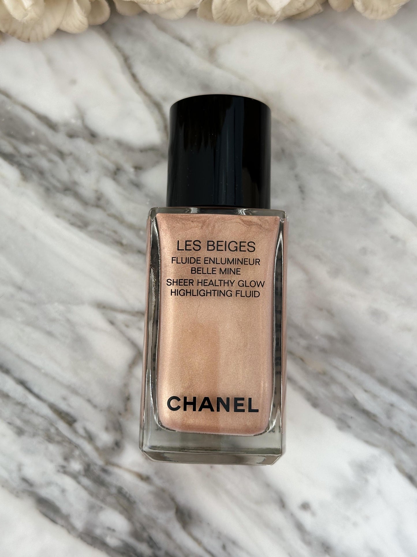 CHANEL Les Beiges
Sheer Healthy Glow Highlighting Fluid