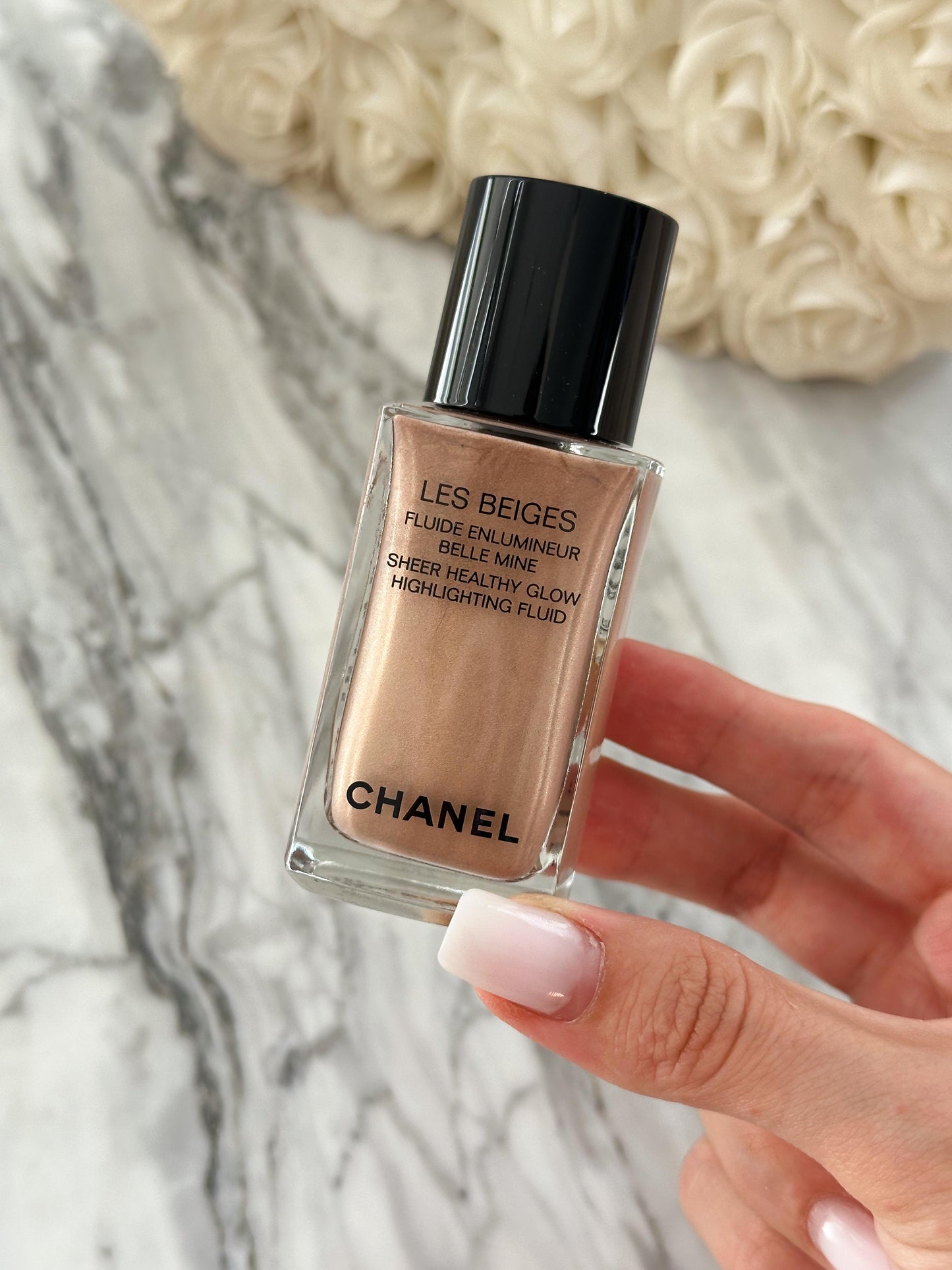 CHANEL Les Beiges
Sheer Healthy Glow Highlighting Fluid