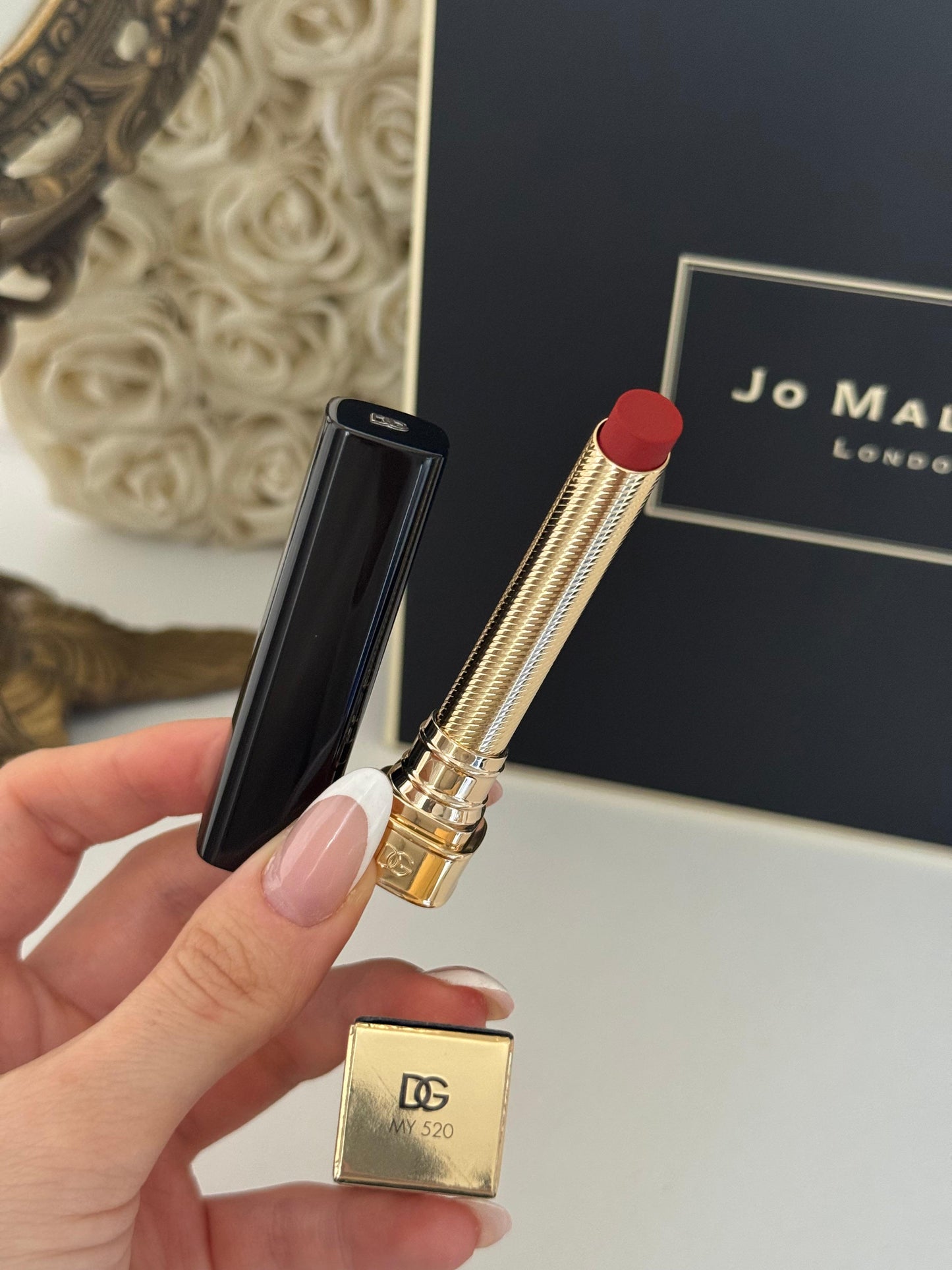 DOLCE&GABBANA My Comfy Matte Lipstick - My 520
Instant Rich Color & Hydration Lip Stylo