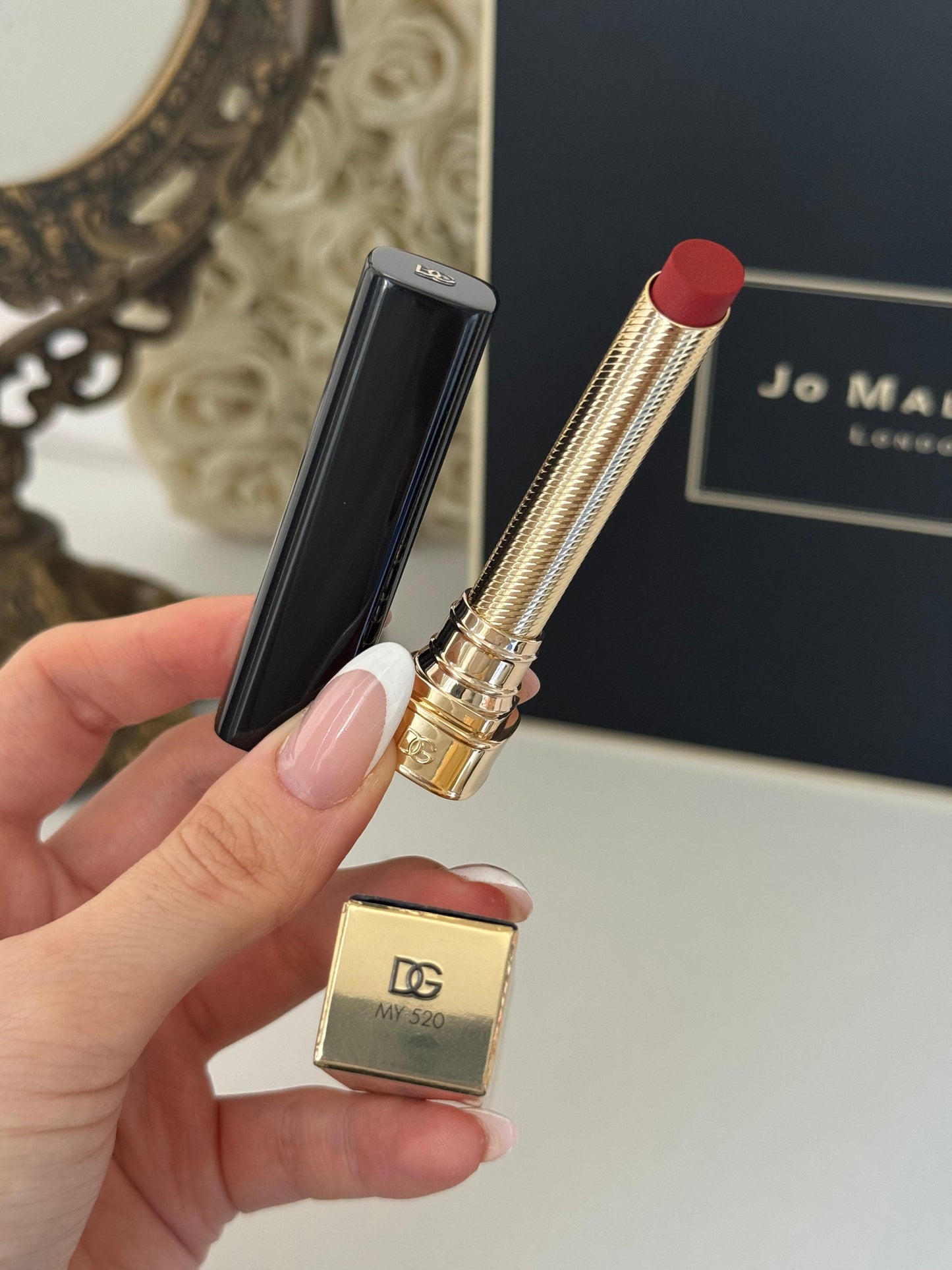 DOLCE&GABBANA My Comfy Matte Lipstick - My 520
Instant Rich Color & Hydration Lip Stylo