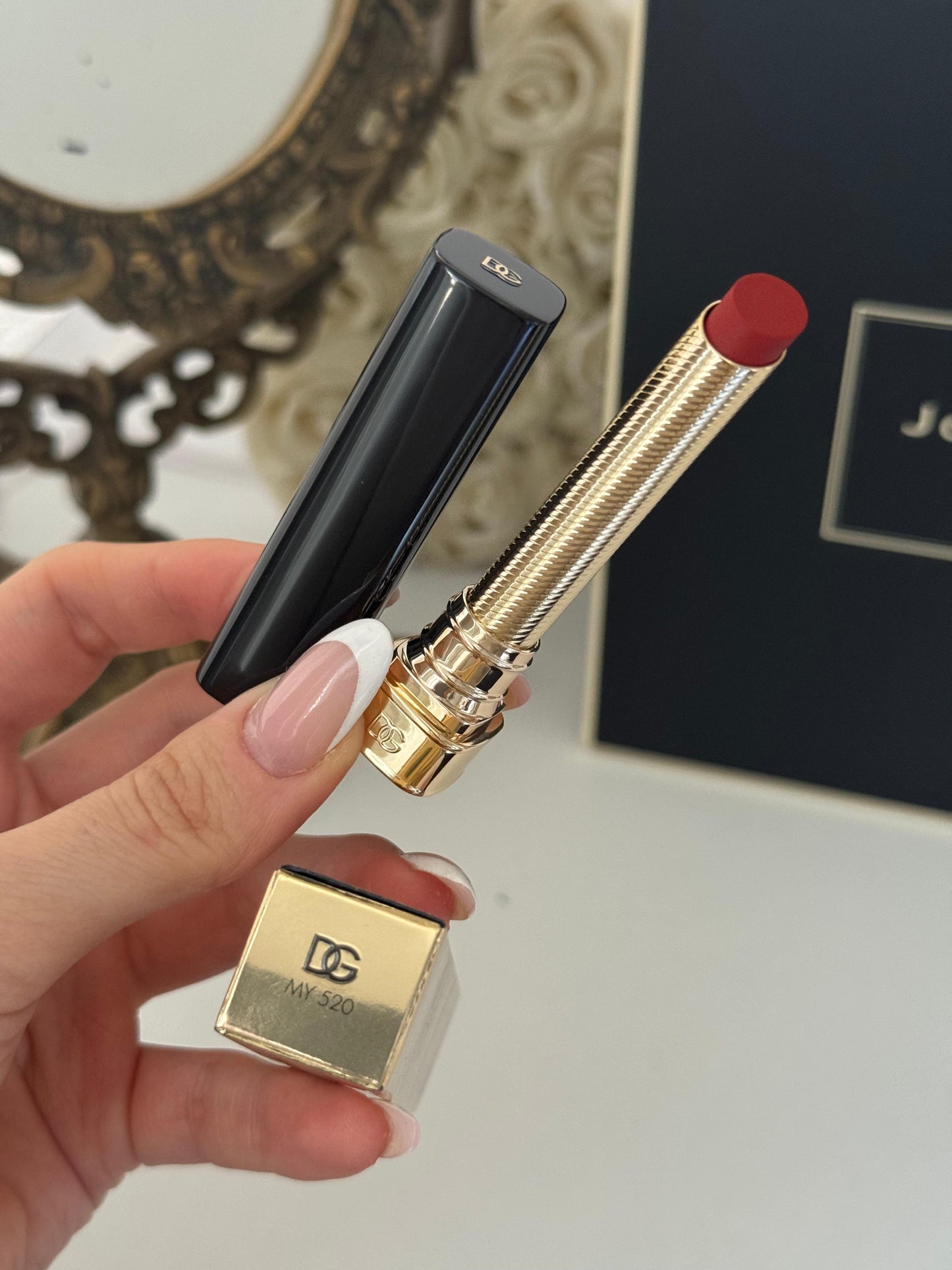 DOLCE&GABBANA My Comfy Matte Lipstick - My 520
Instant Rich Color & Hydration Lip Stylo