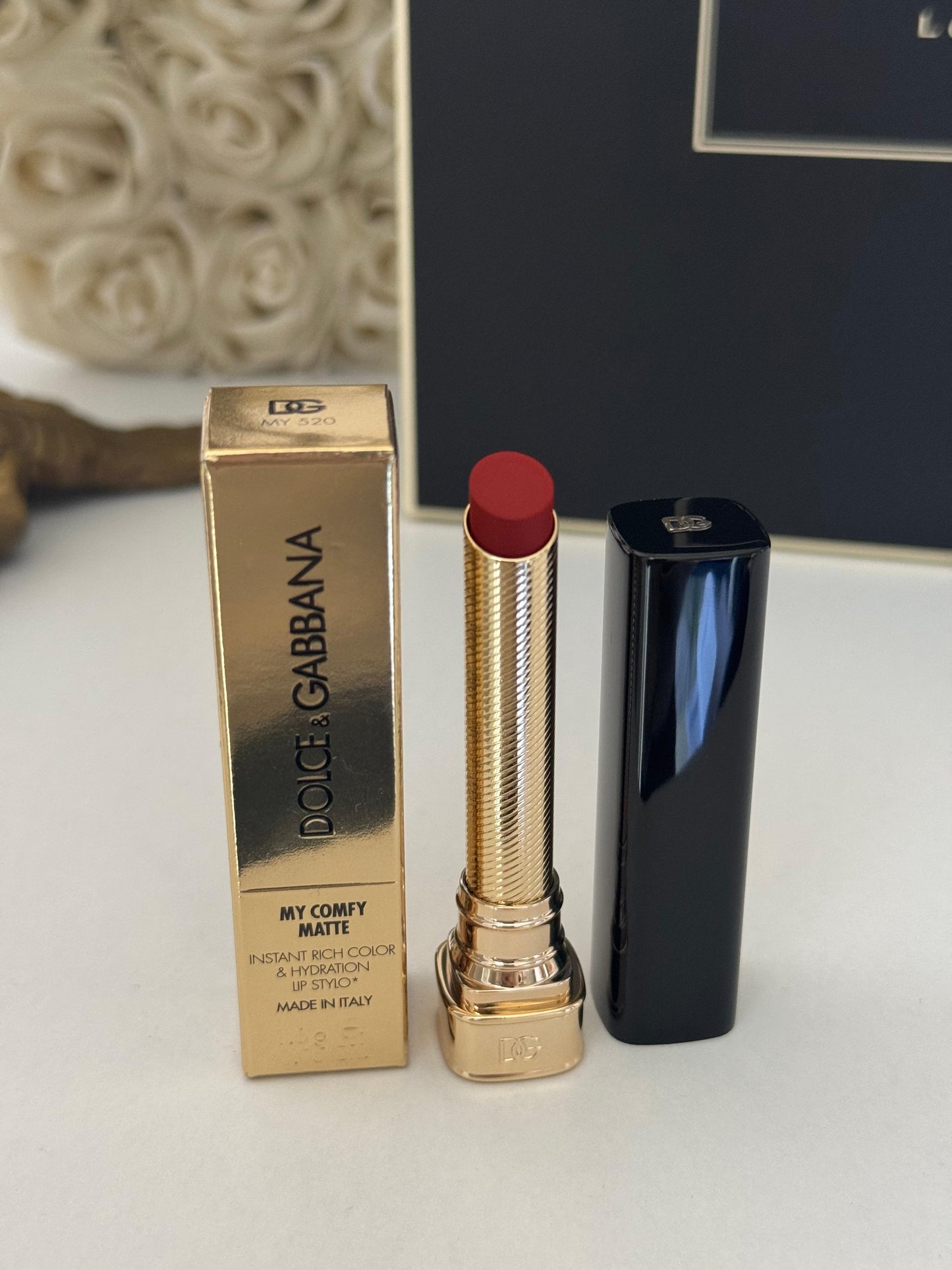 DOLCE&GABBANA My Comfy Matte Lipstick - My 520
Instant Rich Color & Hydration Lip Stylo