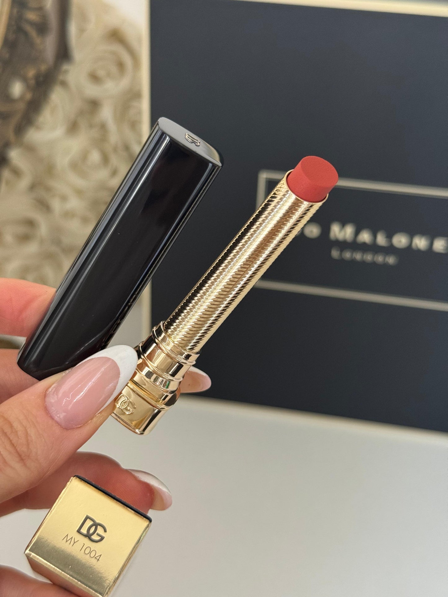 DOLCE&GABBANA My Comfy Matte Lipstick - My 1004
Instant Rich Color & Hydration Lip Stylo