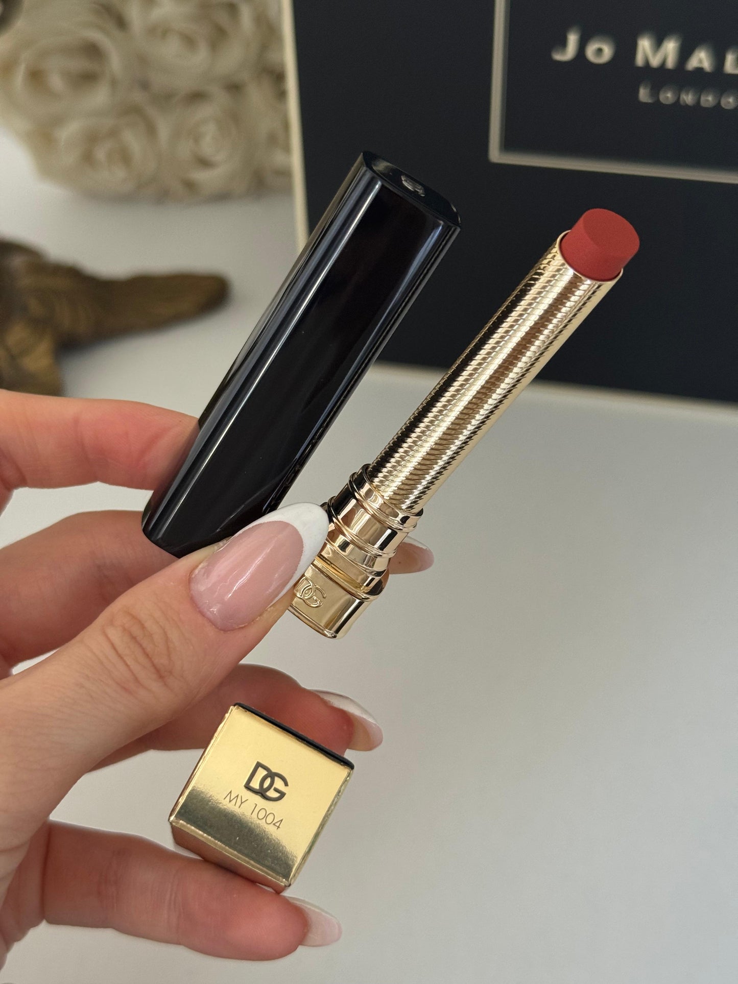 DOLCE&GABBANA My Comfy Matte Lipstick - My 1004
Instant Rich Color & Hydration Lip Stylo
