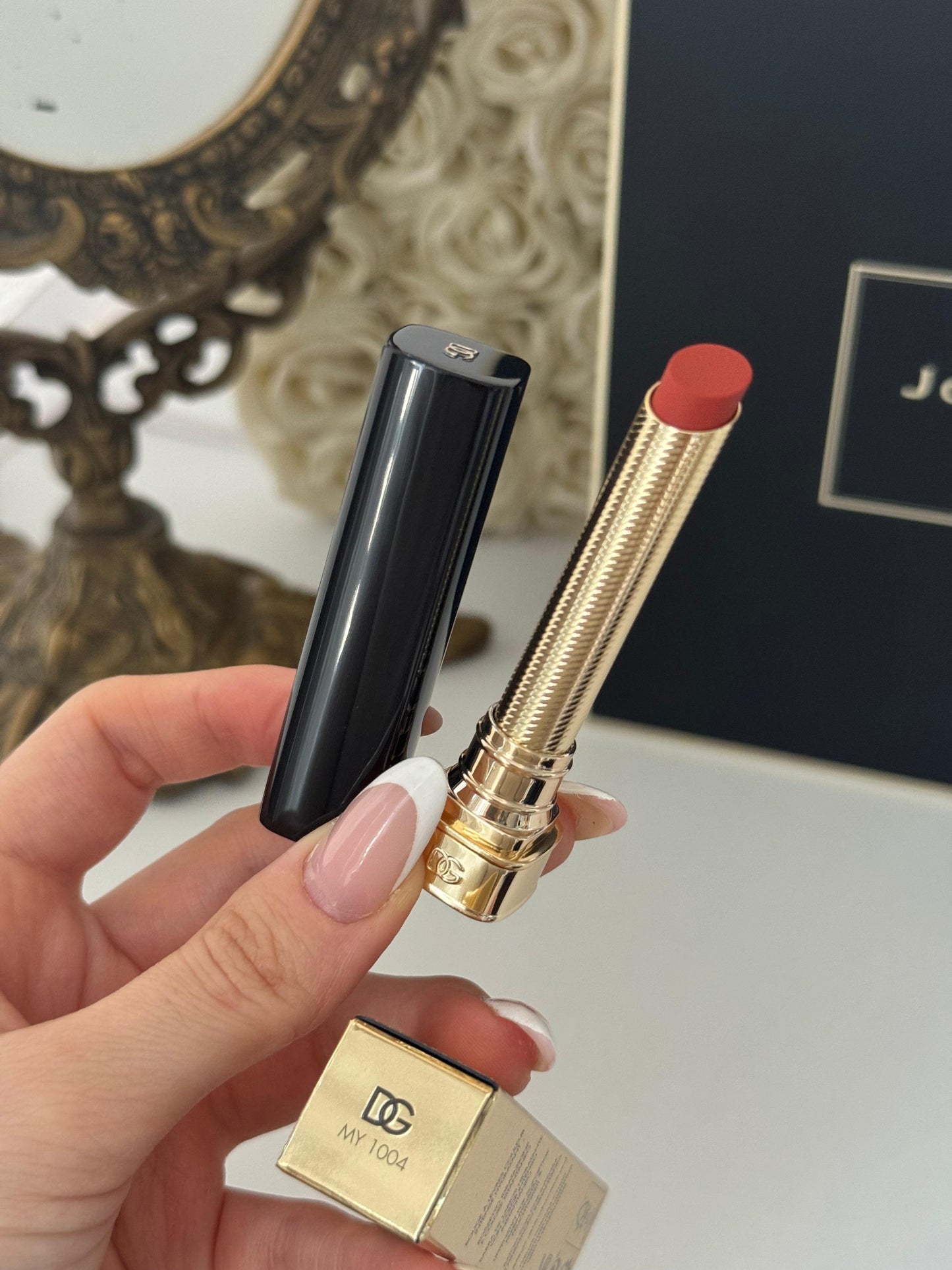 DOLCE&GABBANA My Comfy Matte Lipstick - My 1004
Instant Rich Color & Hydration Lip Stylo