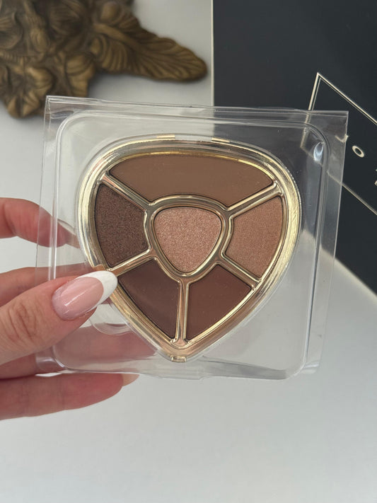 DOLCE&GABBANA Ever Icon Eye Palette (01)
10H Multi-Finish Day To Night Eyeshadows