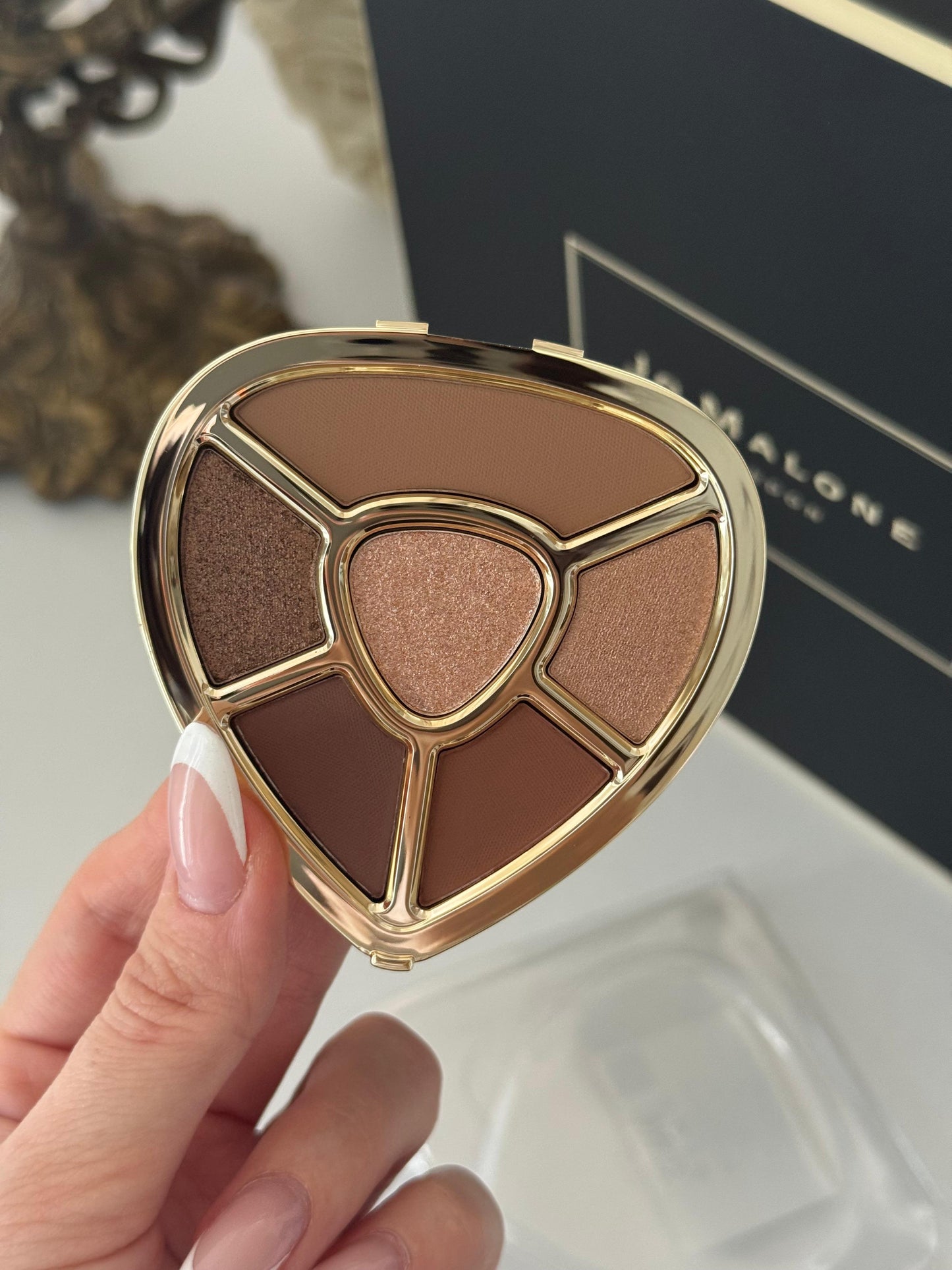 DOLCE&GABBANA Ever Icon Eye Palette (01)
10H Multi-Finish Day To Night Eyeshadows