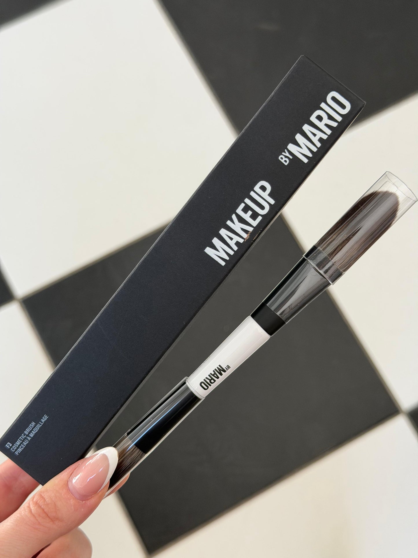 MAKEUP BY MARIO Cosmetic Dual-Ended Powder Brush (F3)