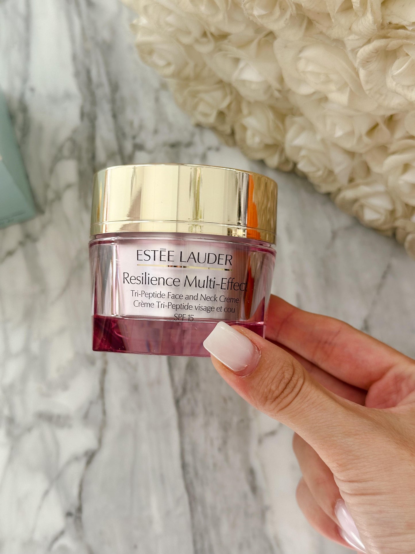 ESTÉE LAUDER Resilience Multi-Effect Moisturizer
Tri-Peptide Face and Neck Creme SPF15