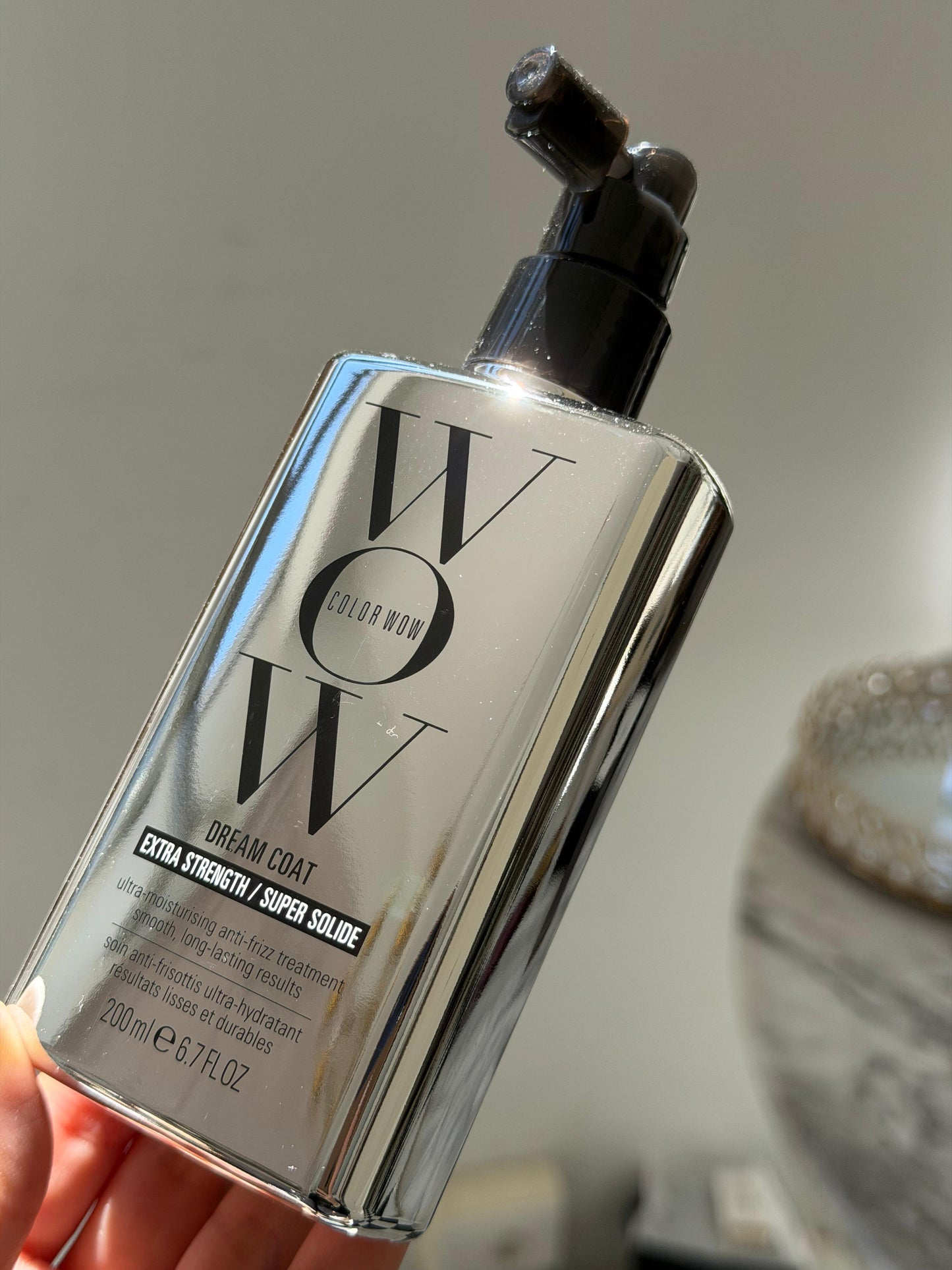 COLOR WOW Dream Coat Supernatural Extra Strength Spray
Anti-frizz Zreatment And Humidity-Proofing For Glassy-smooth, Frizz-free Hair