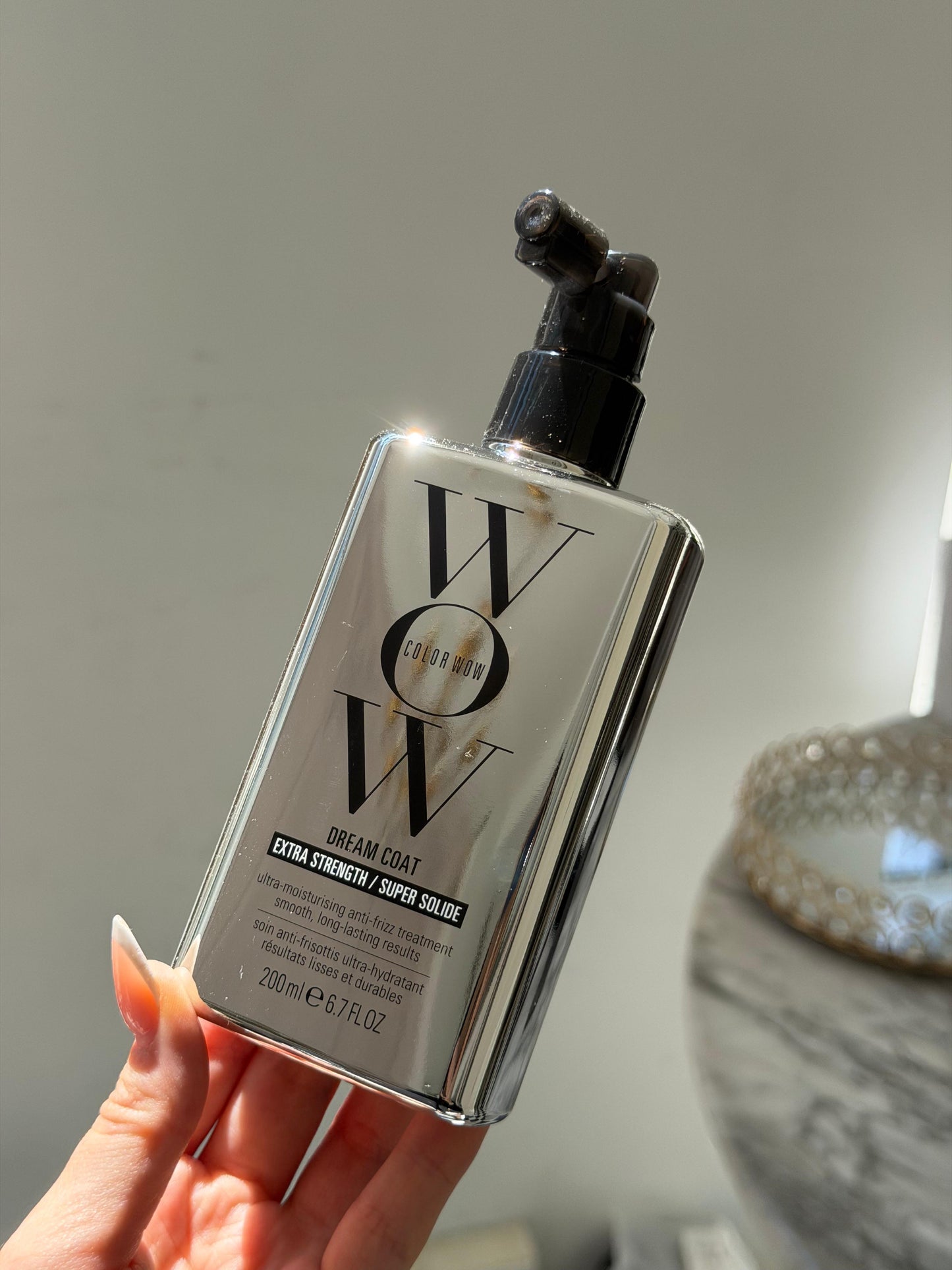 COLOR WOW Dream Coat Supernatural Extra Strength Spray
Anti-frizz Zreatment And Humidity-Proofing For Glassy-smooth, Frizz-free Hair