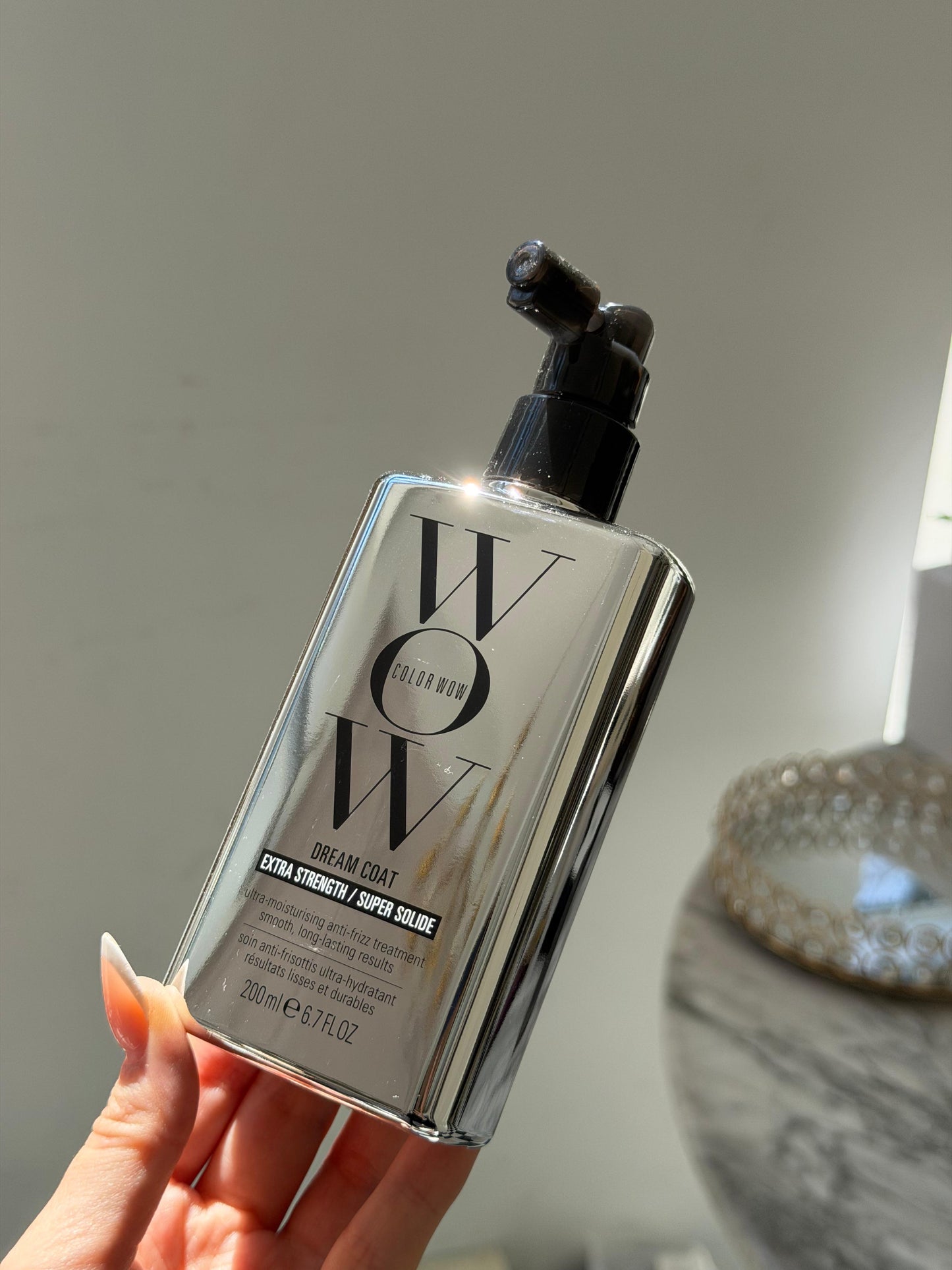 COLOR WOW Dream Coat Supernatural Extra Strength Spray
Anti-frizz Zreatment And Humidity-Proofing For Glassy-smooth, Frizz-free Hair