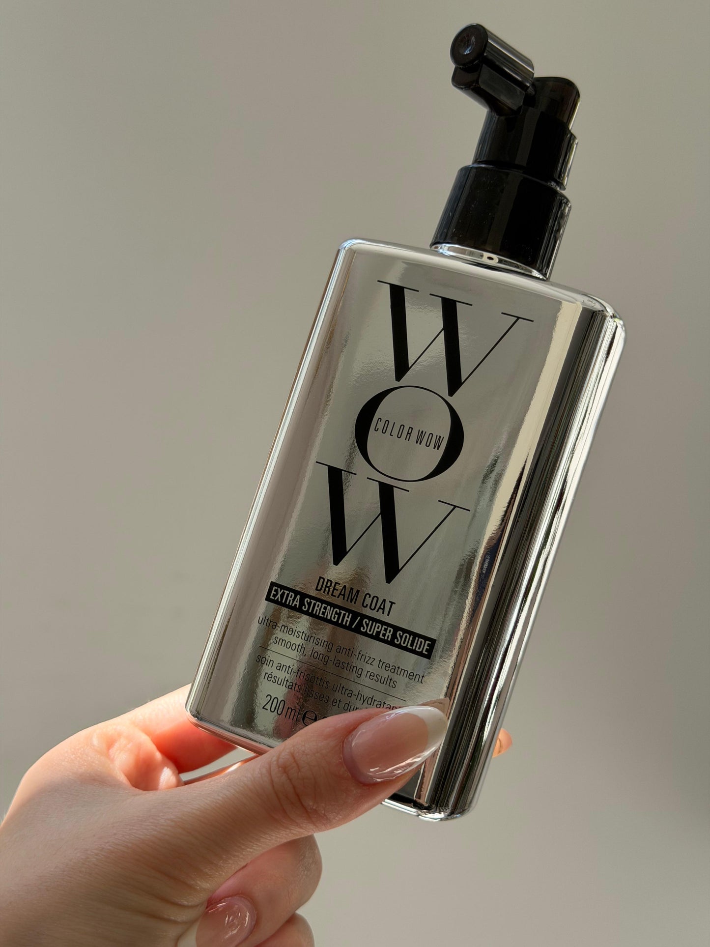 COLOR WOW Dream Coat Supernatural Extra Strength Spray
Anti-frizz Zreatment And Humidity-Proofing For Glassy-smooth, Frizz-free Hair