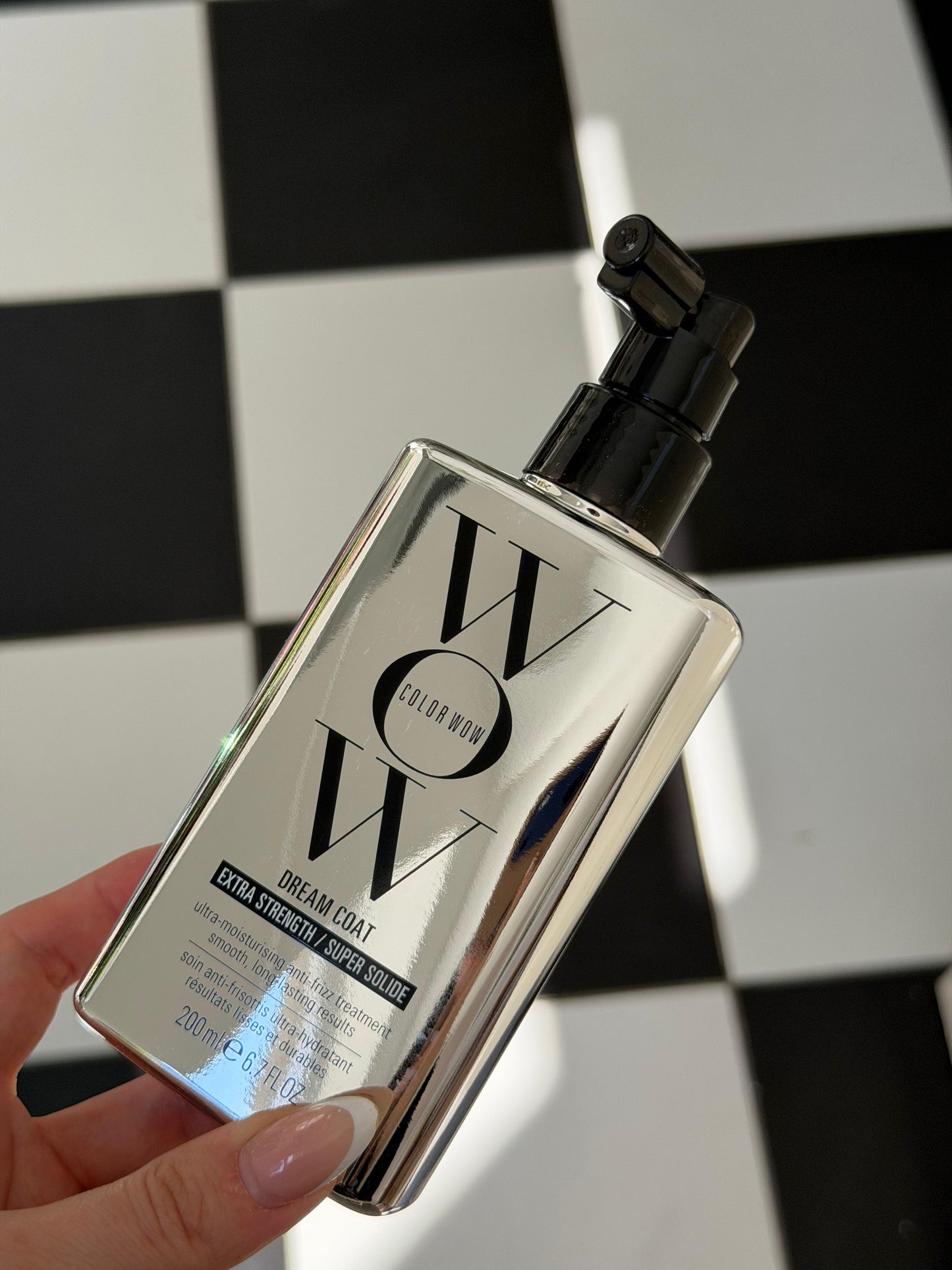 COLOR WOW Dream Coat Supernatural Extra Strength Spray
Anti-frizz Zreatment And Humidity-Proofing For Glassy-smooth, Frizz-free Hair