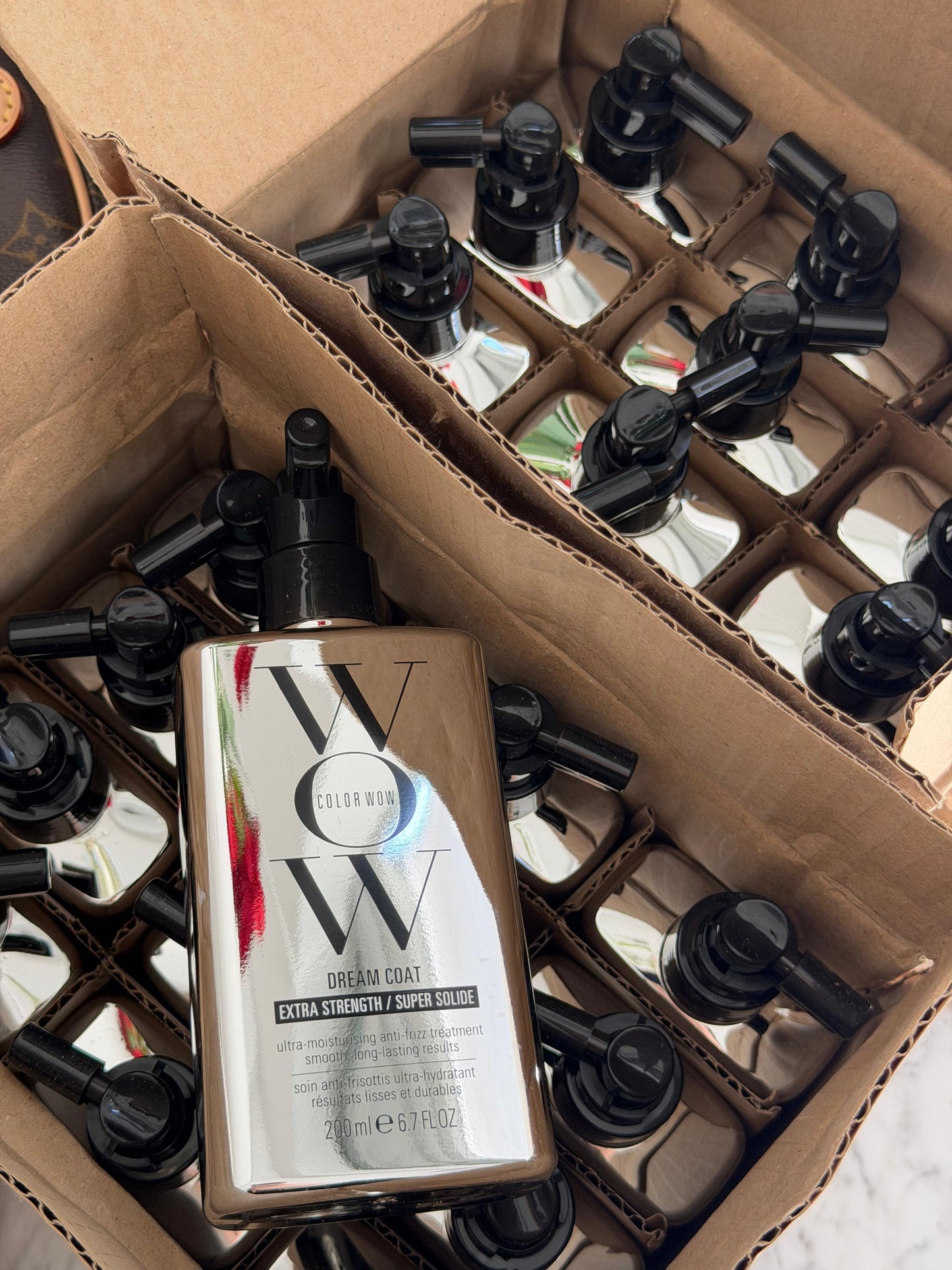 COLOR WOW Dream Coat Supernatural Extra Strength Spray
Anti-frizz Zreatment And Humidity-Proofing For Glassy-smooth, Frizz-free Hair