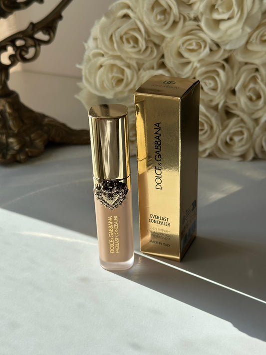 DOLCE&GABBANA Everlast Concealer 
24H Wear Crease-Proof Hydrating (14)