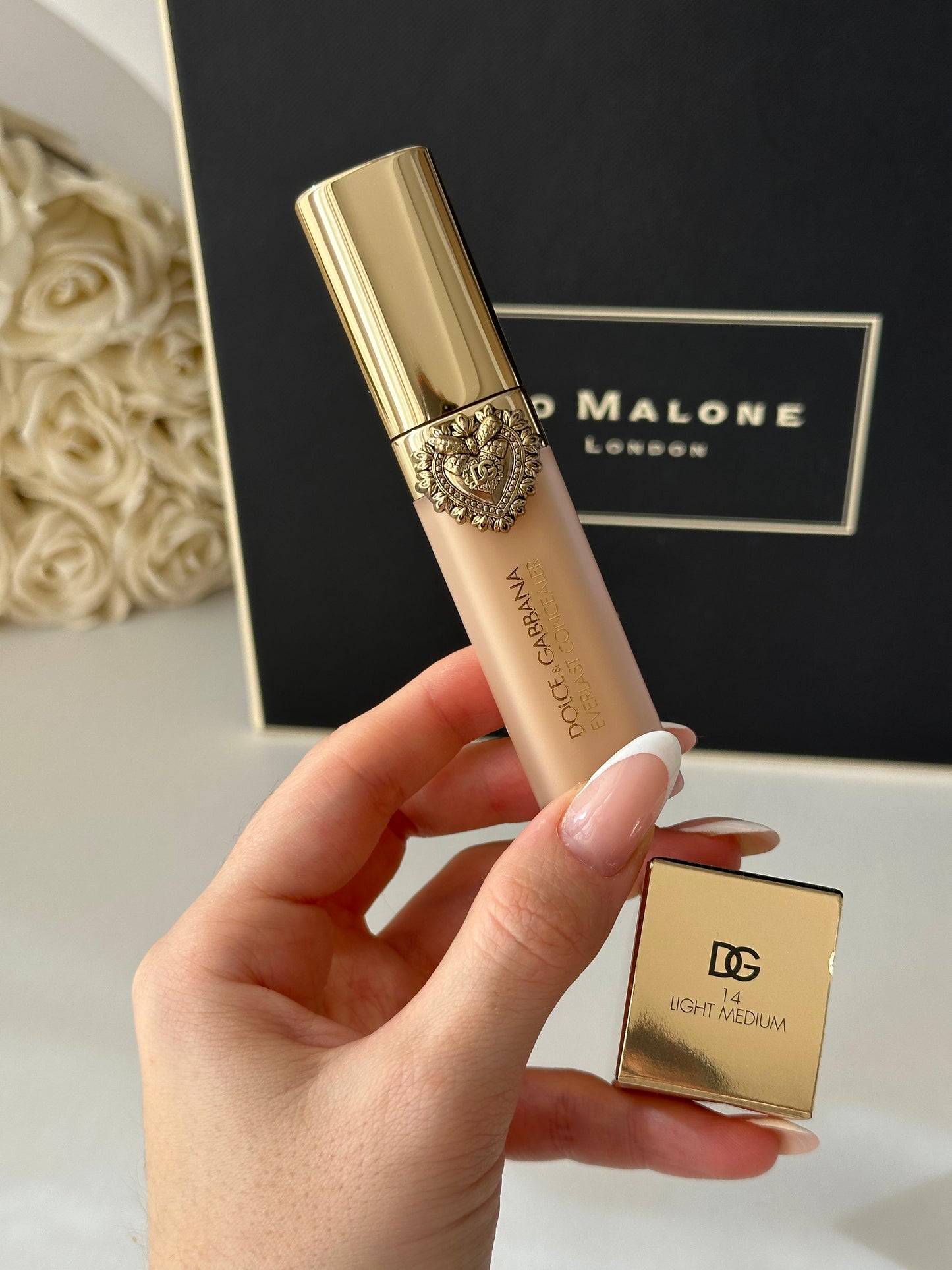 DOLCE&GABBANA Everlast Concealer 
24H Wear Crease-Proof Hydrating (14)