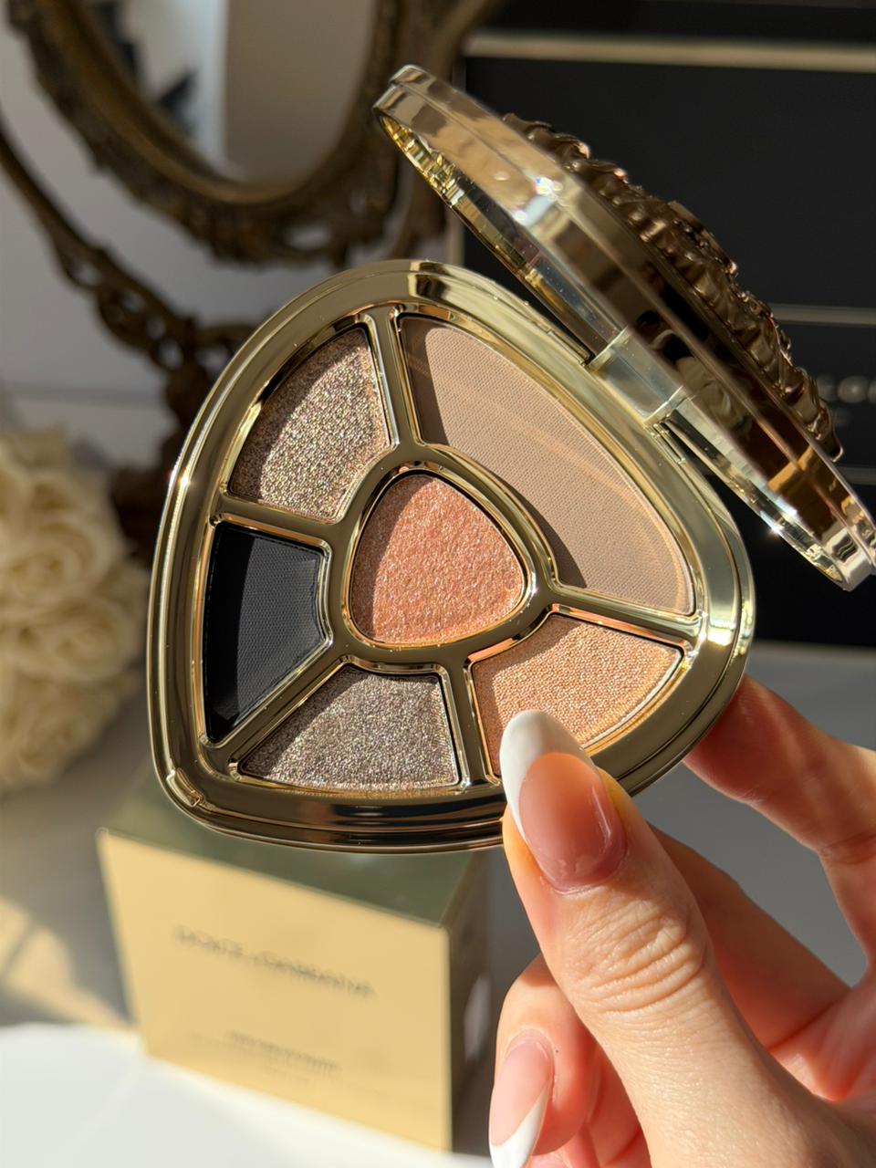 DOLCE&GABBANA Ever Icon Eye Palette (03)
10H Multi-Finish Day To Night Eyeshadow