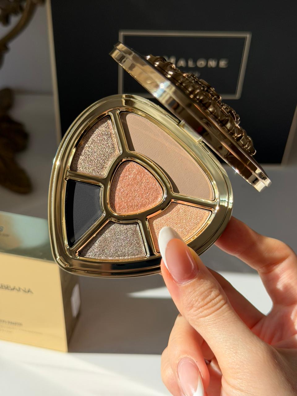 DOLCE&GABBANA Ever Icon Eye Palette (03)
10H Multi-Finish Day To Night Eyeshadow