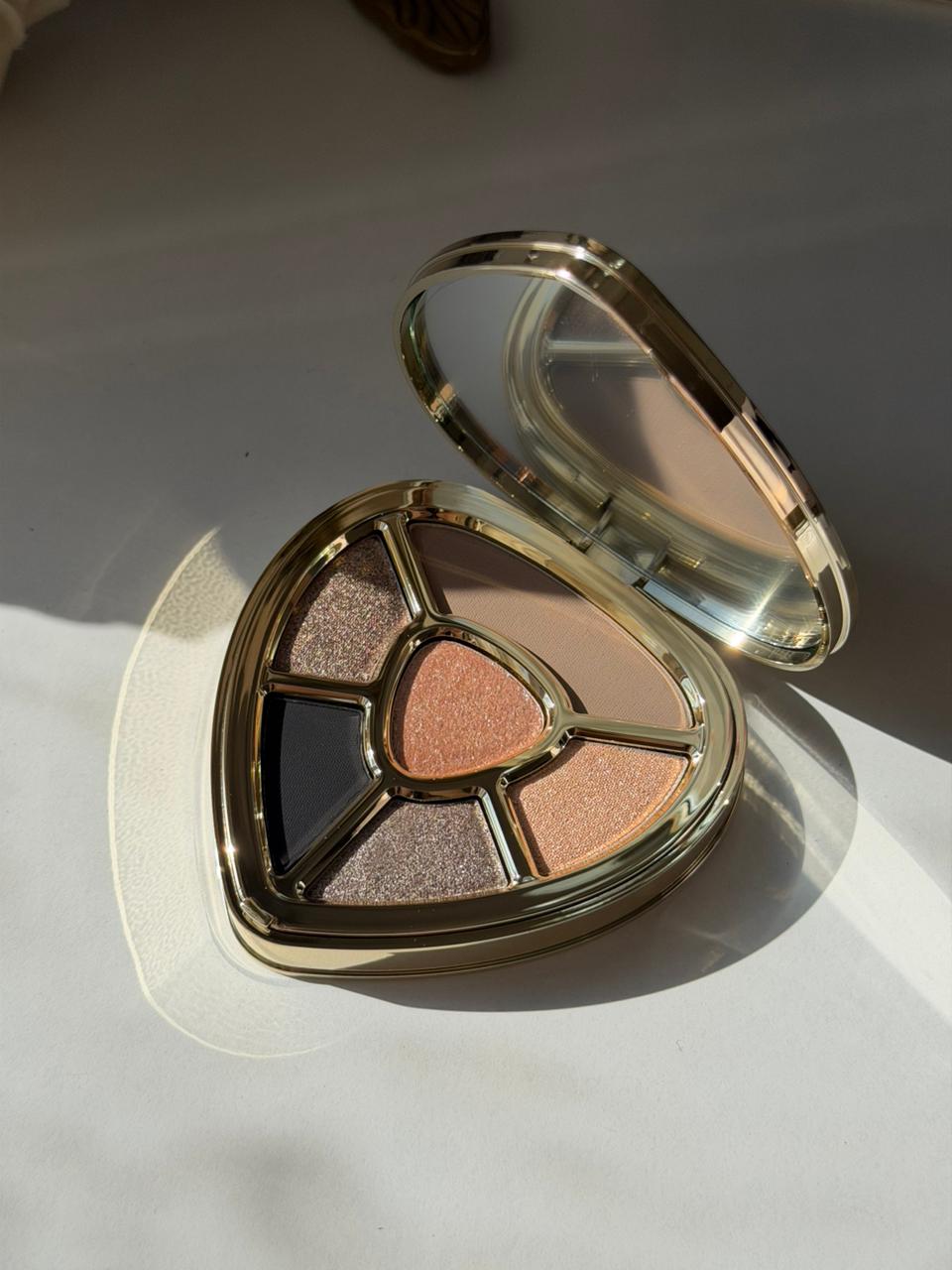 DOLCE&GABBANA Ever Icon Eye Palette (03)
10H Multi-Finish Day To Night Eyeshadow