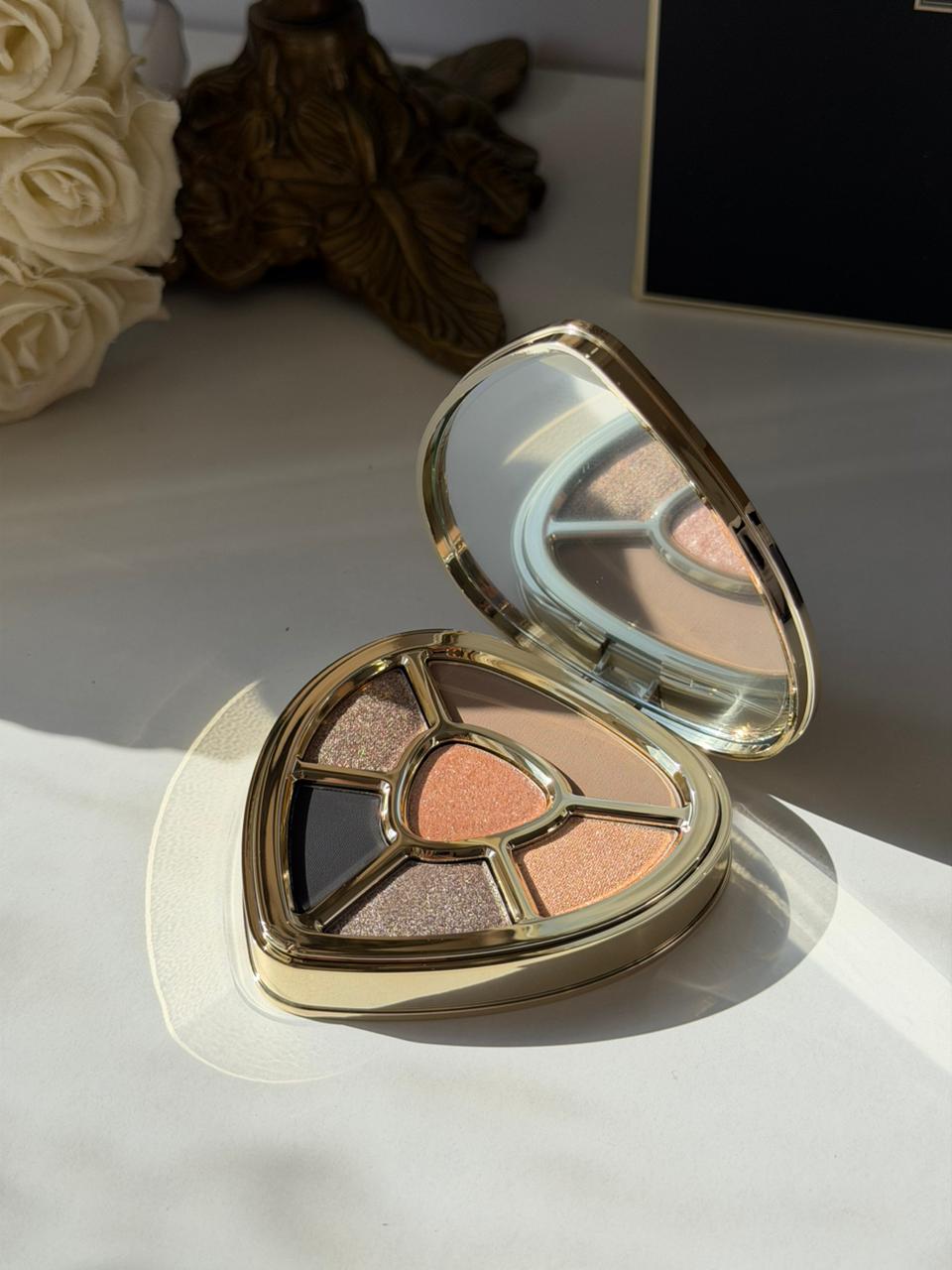 DOLCE&GABBANA Ever Icon Eye Palette (03)
10H Multi-Finish Day To Night Eyeshadow