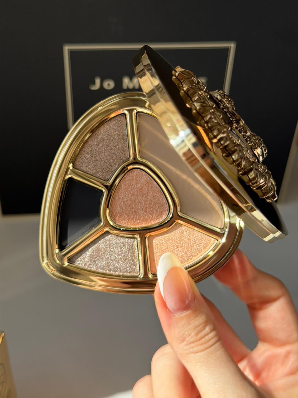 DOLCE&GABBANA Ever Icon Eye Palette (03)
10H Multi-Finish Day To Night Eyeshadow