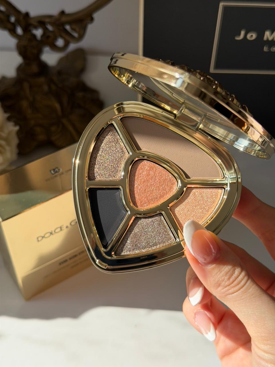 DOLCE&GABBANA Ever Icon Eye Palette (03)
10H Multi-Finish Day To Night Eyeshadow